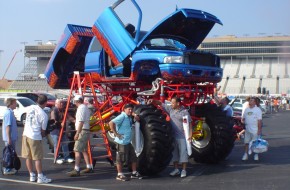 Pictures of Monster Trucks and Autos at Nopi Nationals 2006