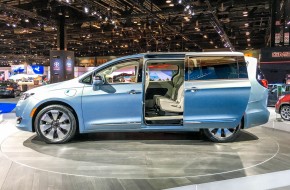 Chrysler Pacifica at 2016 Chicago Auto Show