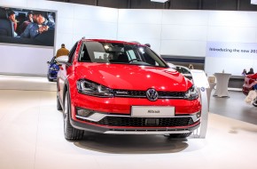 Volkswagen Golf Alltrack at 2016 Chicago Auto Show