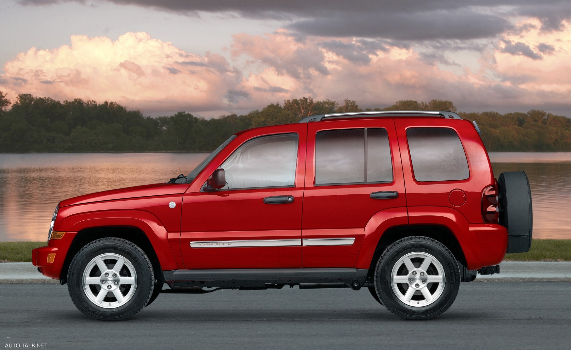 Jeep liberty 2007. Jeep Liberty (2002-2007). Джип Либерти 2002. Джип Либерти 2007. Jeep Liberty 2004.