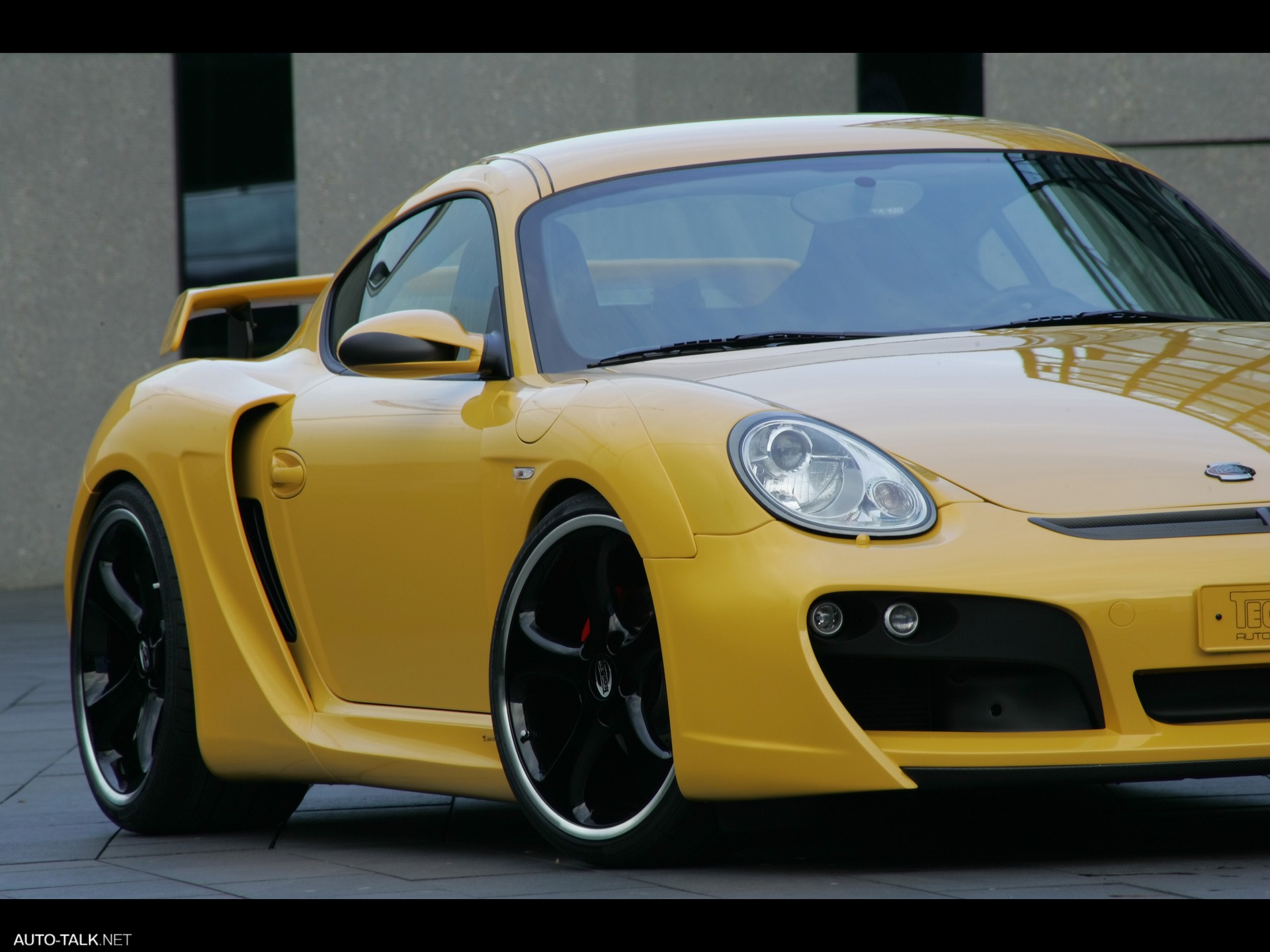 10 желтых машин. Porsche Cayman TECHART. Желтый Порше Элис. Porsche Cayman s wide body. Cayman Widebody.