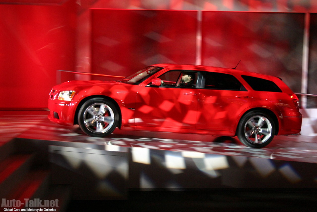 2008 Dodge Magnum and SRT-8 - Detroit Auto Show