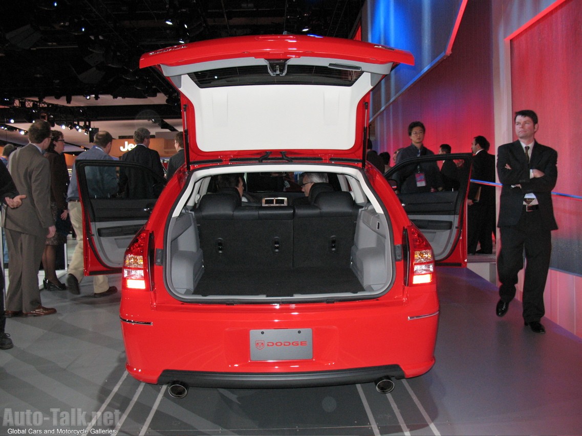 2008 Dodge Magnum and SRT-8 - Detroit Auto Show