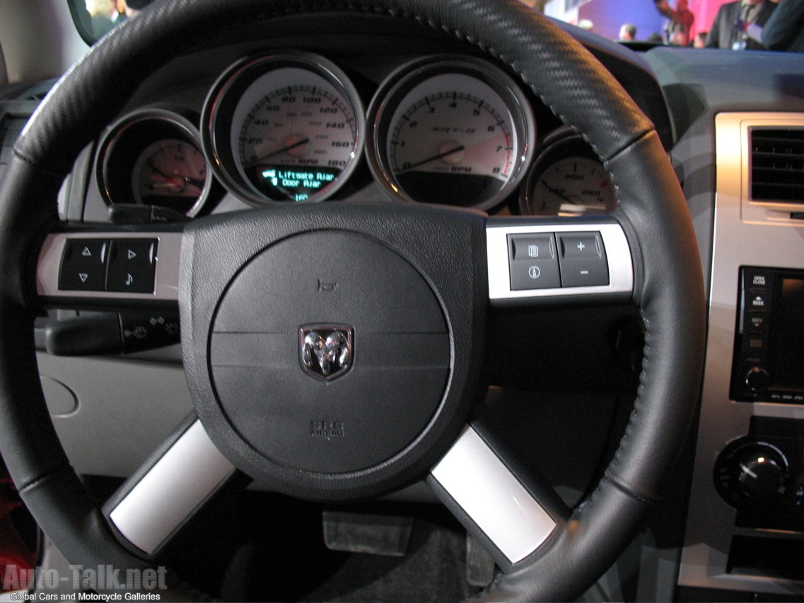 2008 Dodge Magnum and SRT-8 - Detroit Auto Show