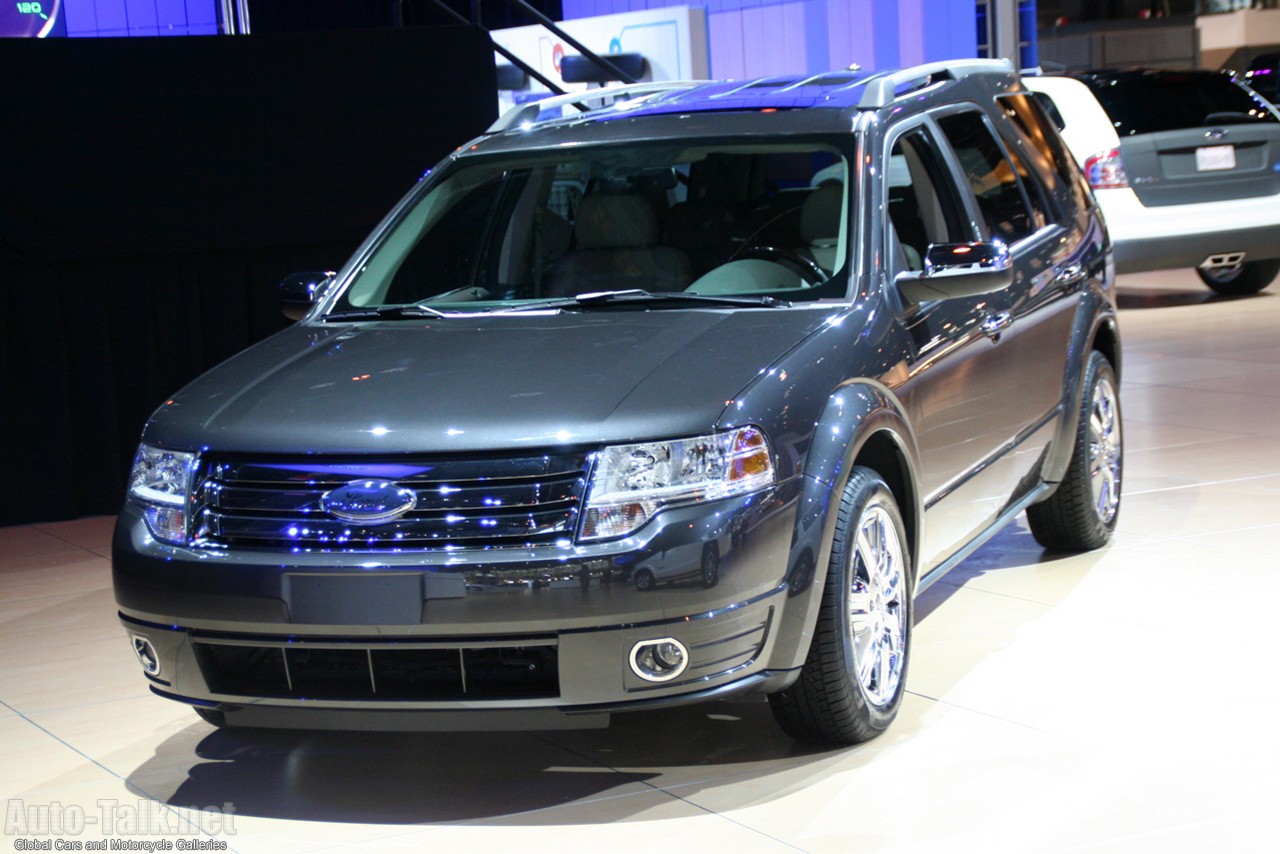 2008 Ford Taurus X at Chicago Auto Show