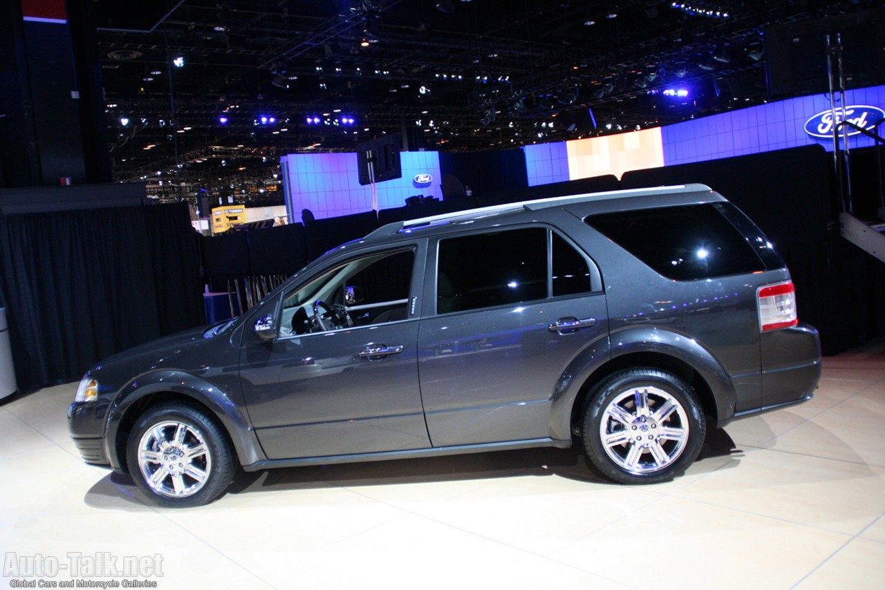 2008 Ford Taurus X at Chicago Auto Show