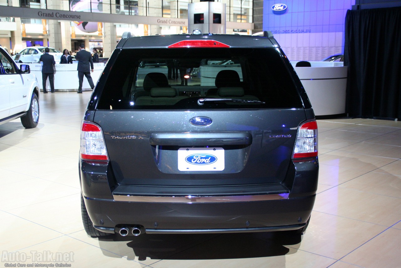 2008 Ford Taurus X at Chicago Auto Show