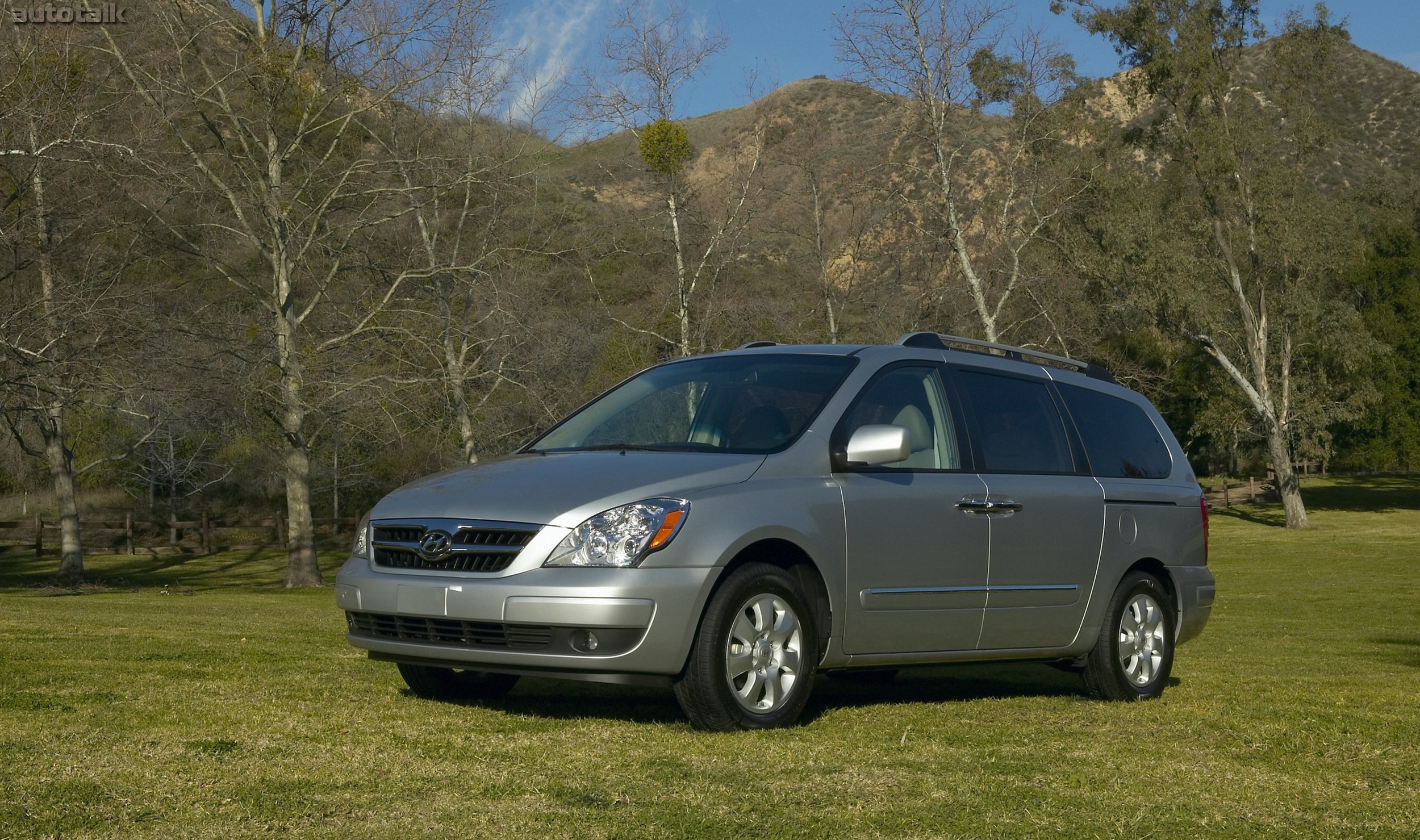 2008 Hyundai Entourage