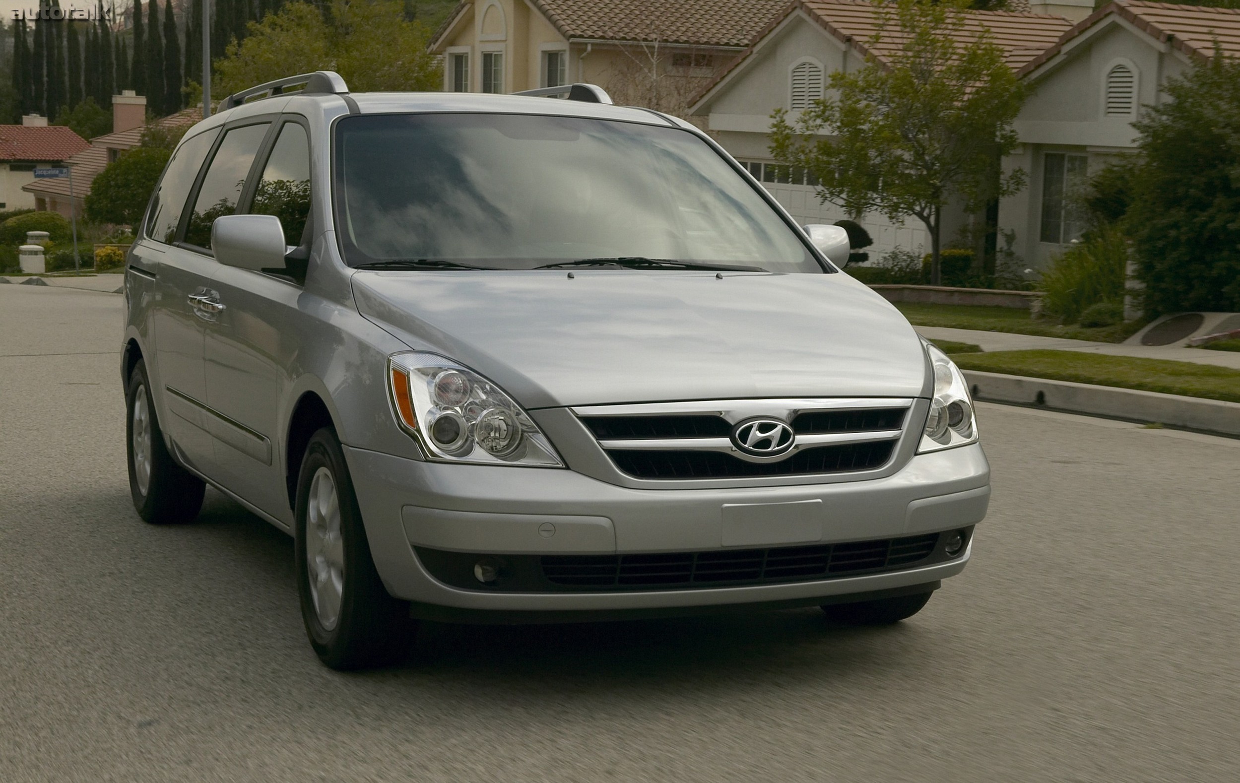 2008 Hyundai Entourage