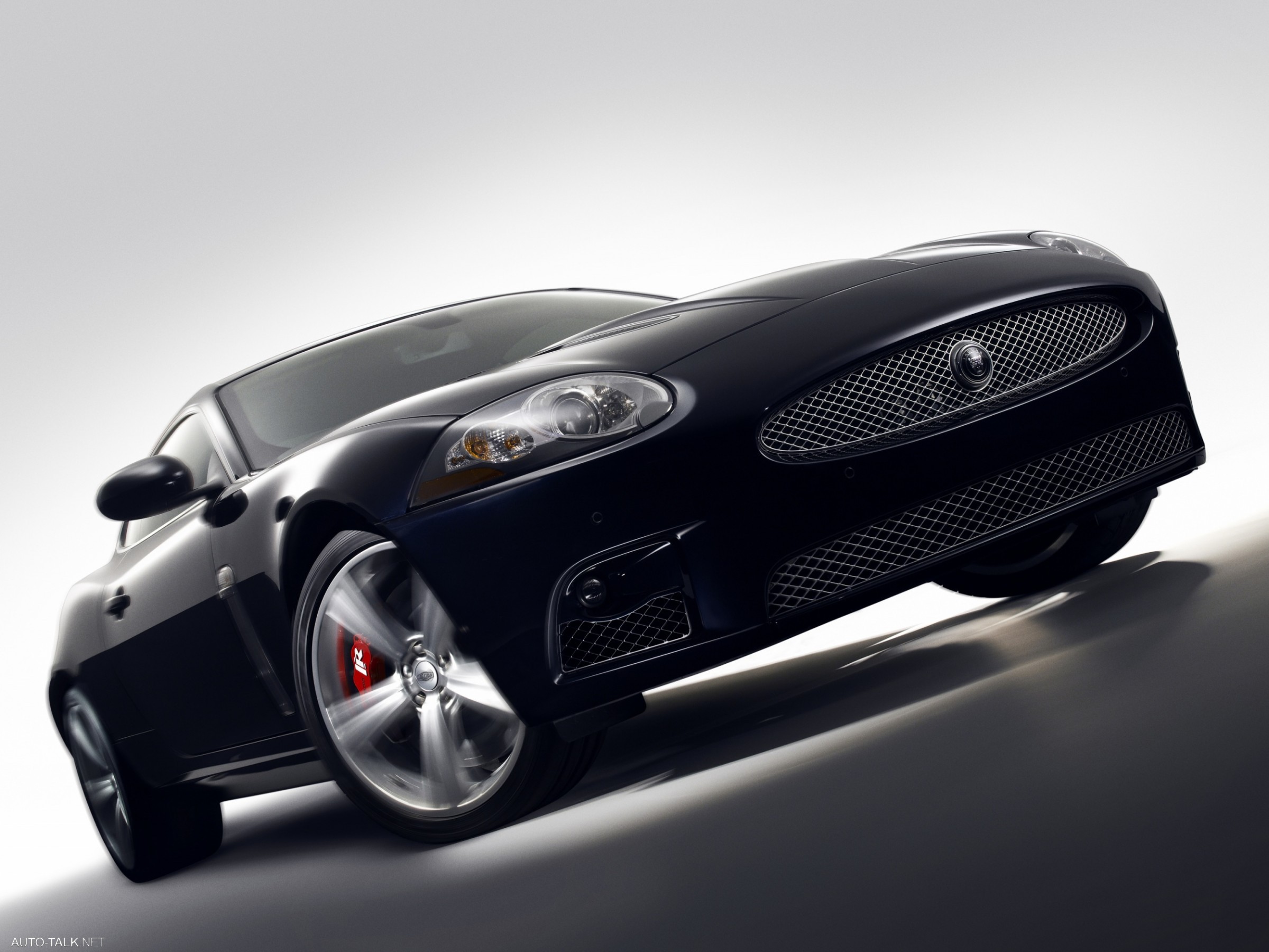 Версия автомобиля. Jaguar XKR Portfolio. Ягуар машина маленькая. Широкие авто. Форд Ягуар фото.