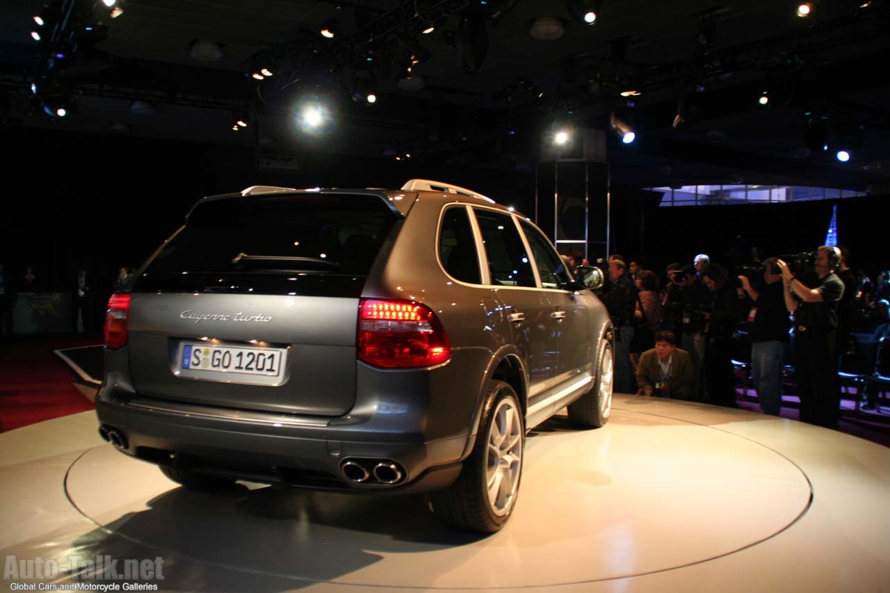 2008 Porsche Cayenne - 2007 Detroit Auto Show