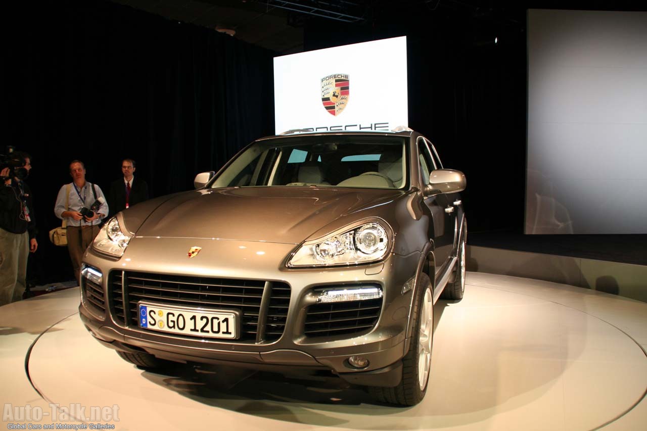 2008 Porsche Cayenne - 2007 Detroit Auto Show