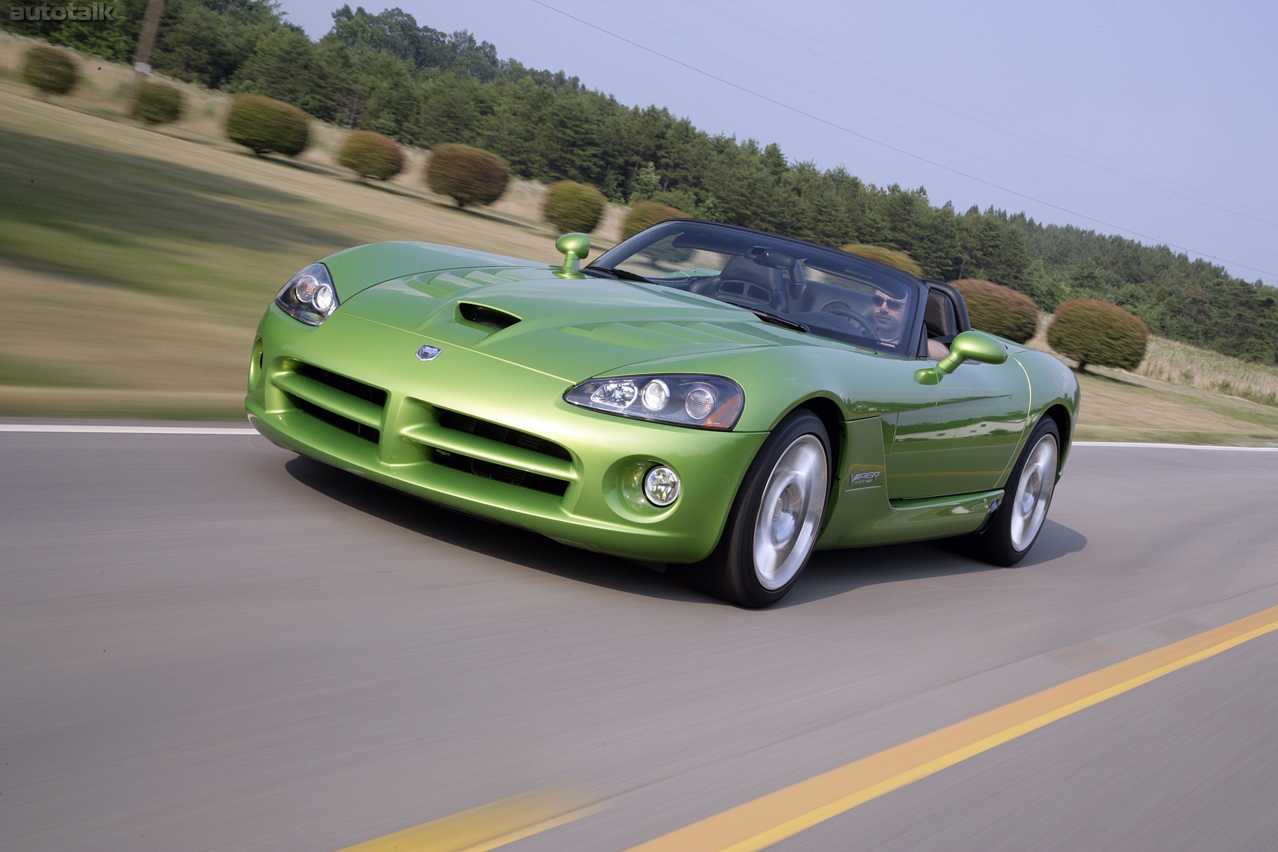 Машина dodge Viper srt 10