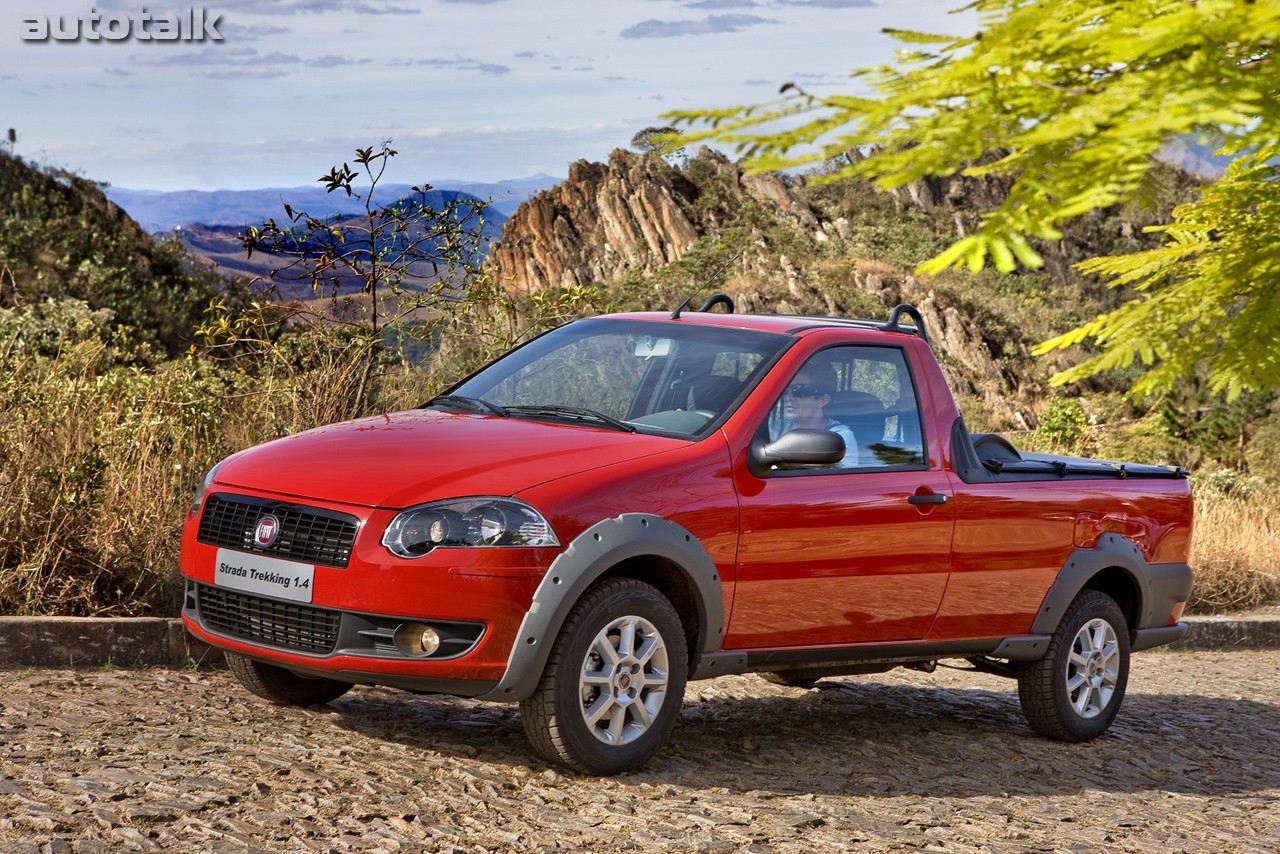 Strada. Фиат страда. Fiat strada фото. Strada Trekking. Fiat strada 1 поколения and babes.