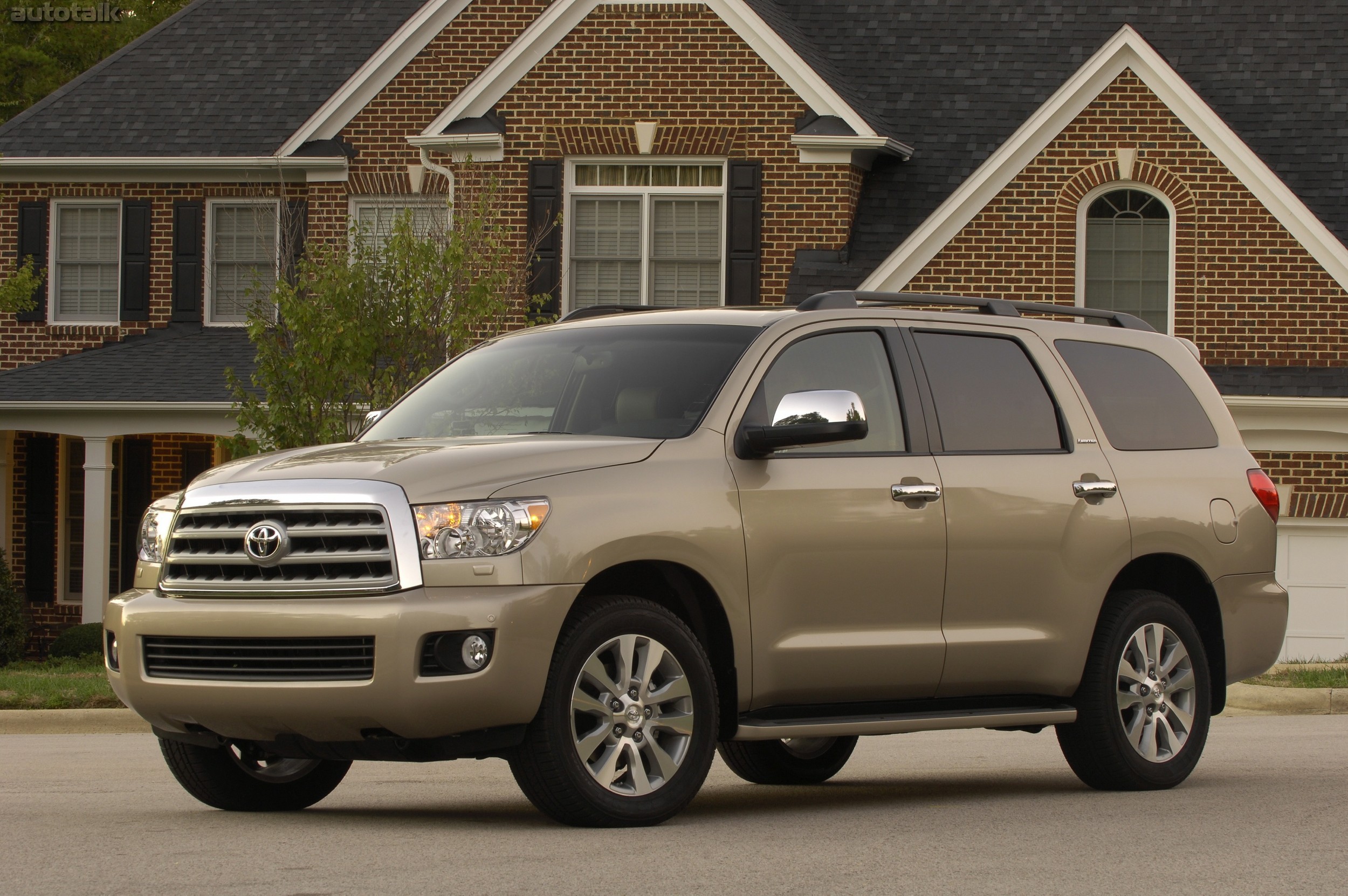 Фото тойоты. Toyota Sequoia 2013.