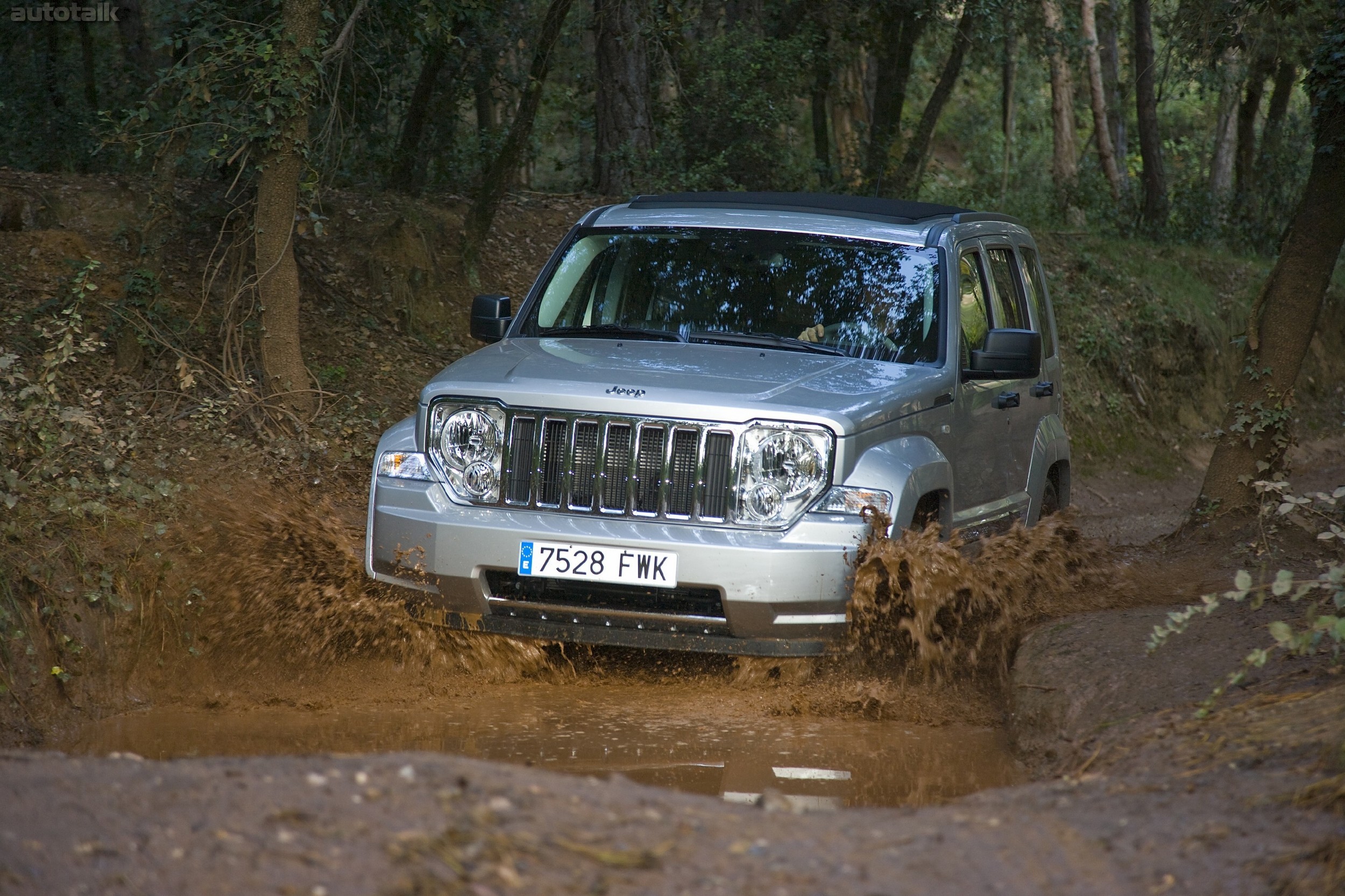 Джип чероки 2008 год. Jeep Cherokee 2008. Джип Чероки 2008. Машина Cherokee 2008 года. Джип Чероки 2008 фото.