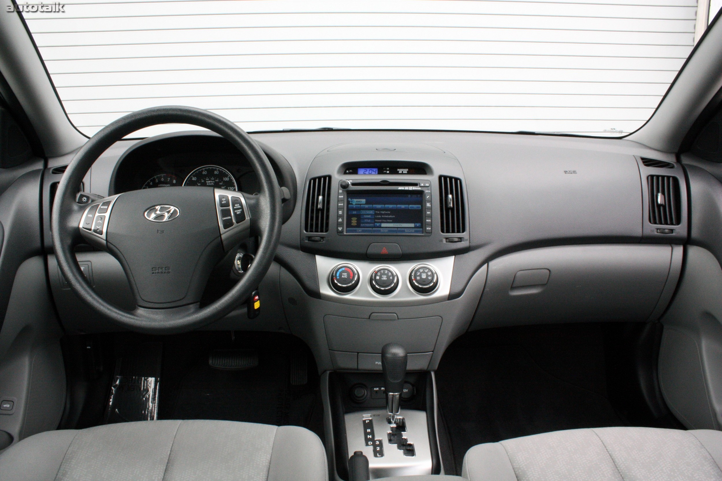 Хендай 2010 года фото. Hyundai Elantra 2010. Hyundai Elantra 2007 Interior. Хендэ Элантра 2010. Хендай Элантра 2010 салон.