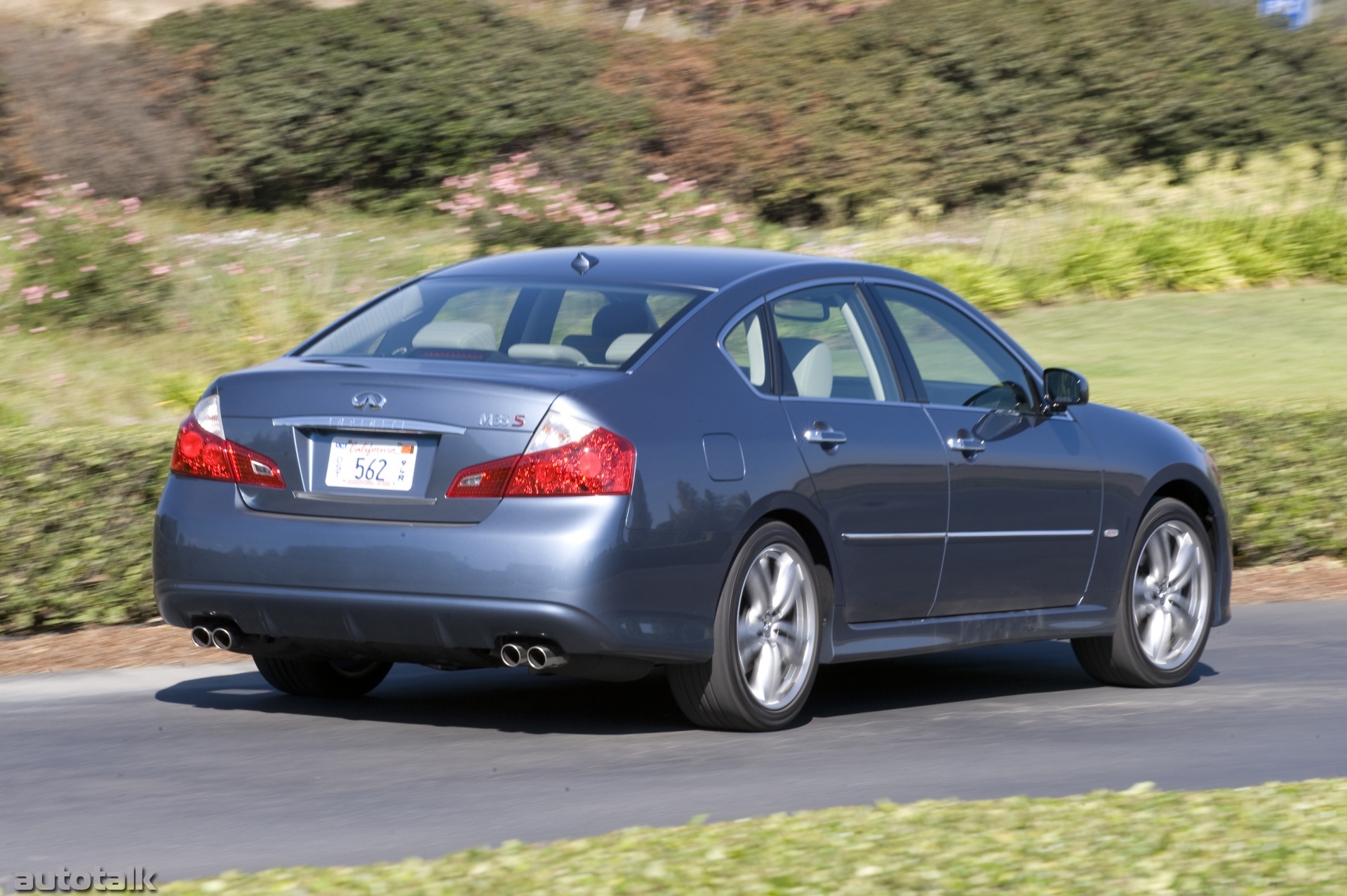 2010 Infiniti M