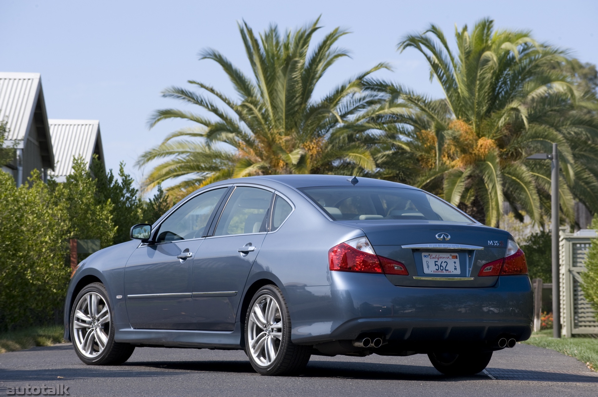 2010 Infiniti M