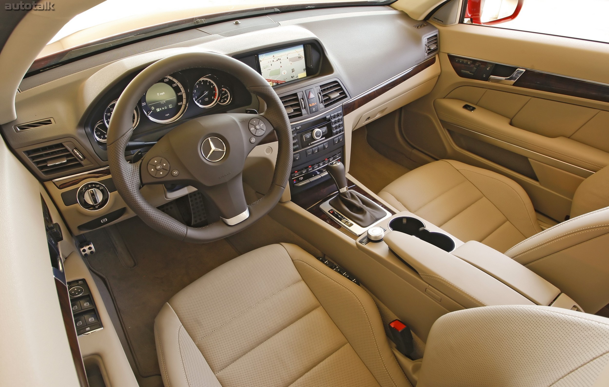 Внутри е. Салон Мерседес Бенц е 350. Mercedes-Benz e 550 Coupe. Mercedes e class 2010 Interior. Mercedes e class 2012 Coupe Interior.