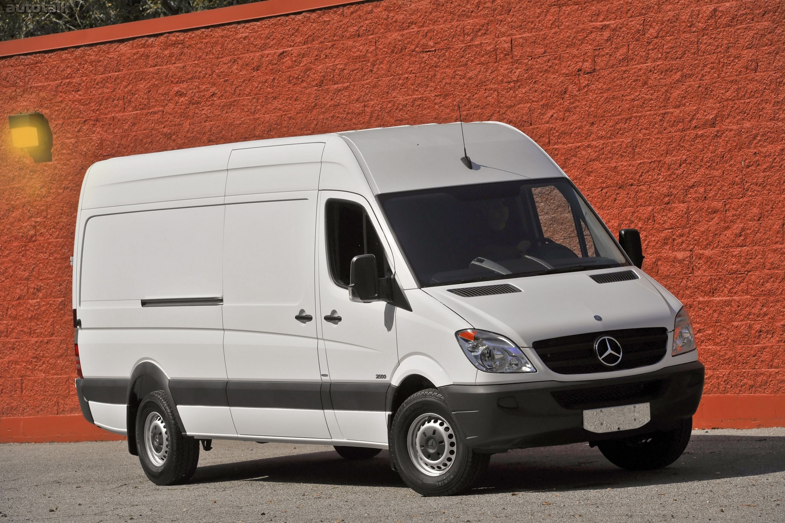 Mercedes benz sprinter. Мерседес Бенц Спринтер. Мерседесбенс Спринтер. Mercedes-Benz Sprinter 2007. Мерседес бенсспринтер.