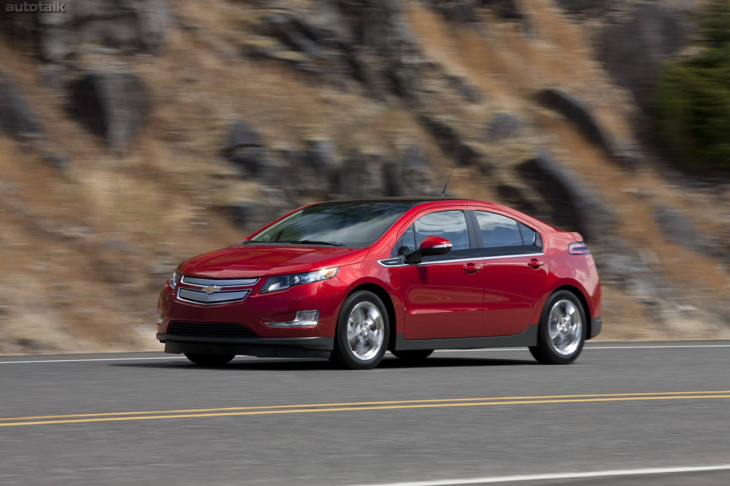 Chevrolet 2011. Chevrolet Volt 2011. Шевроле 2011 года фото. Машина Шевроле маленькая Volt. Chevy Volt and New year.