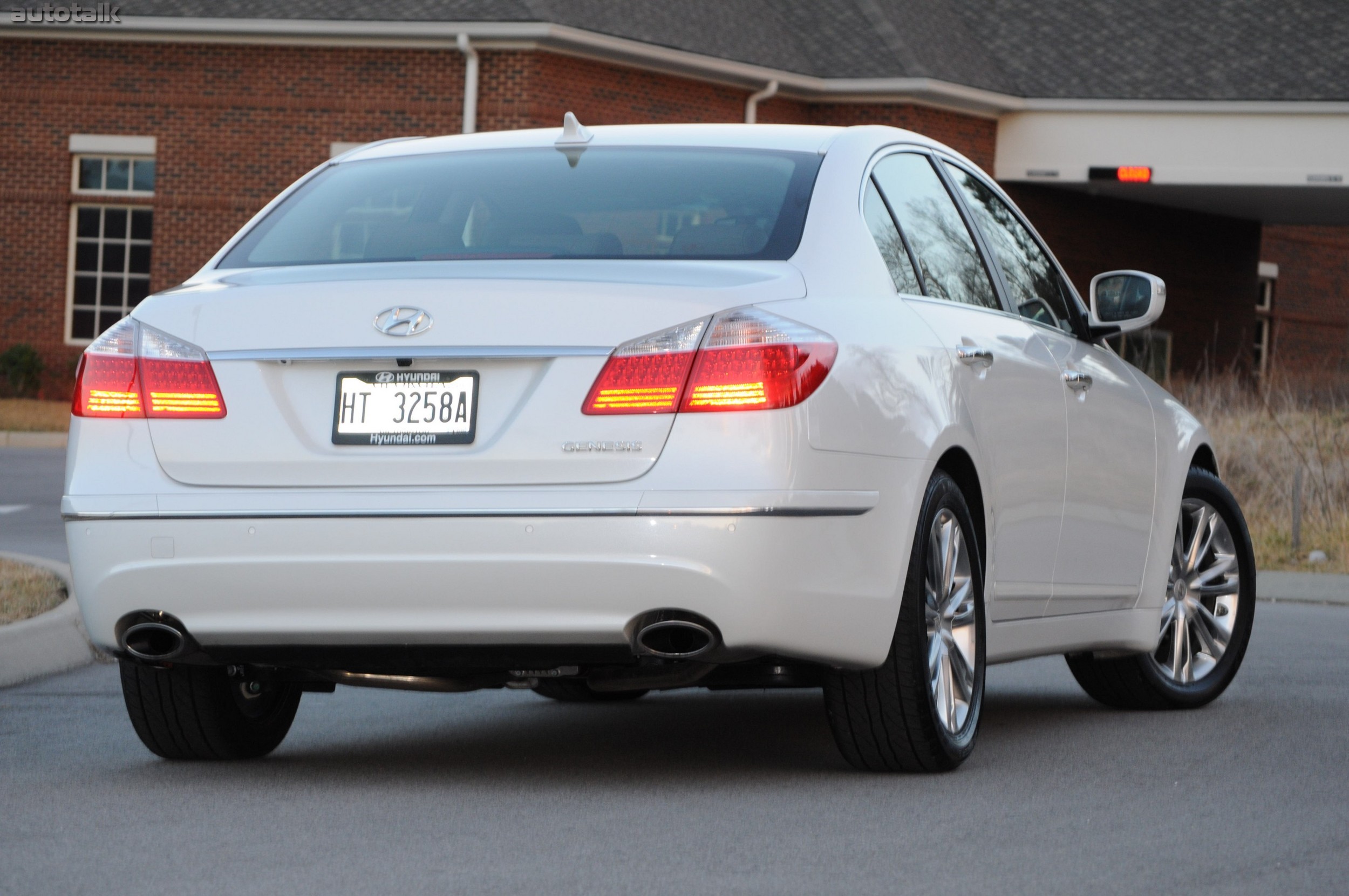 2011 Hyundai Genesis Sedan Review