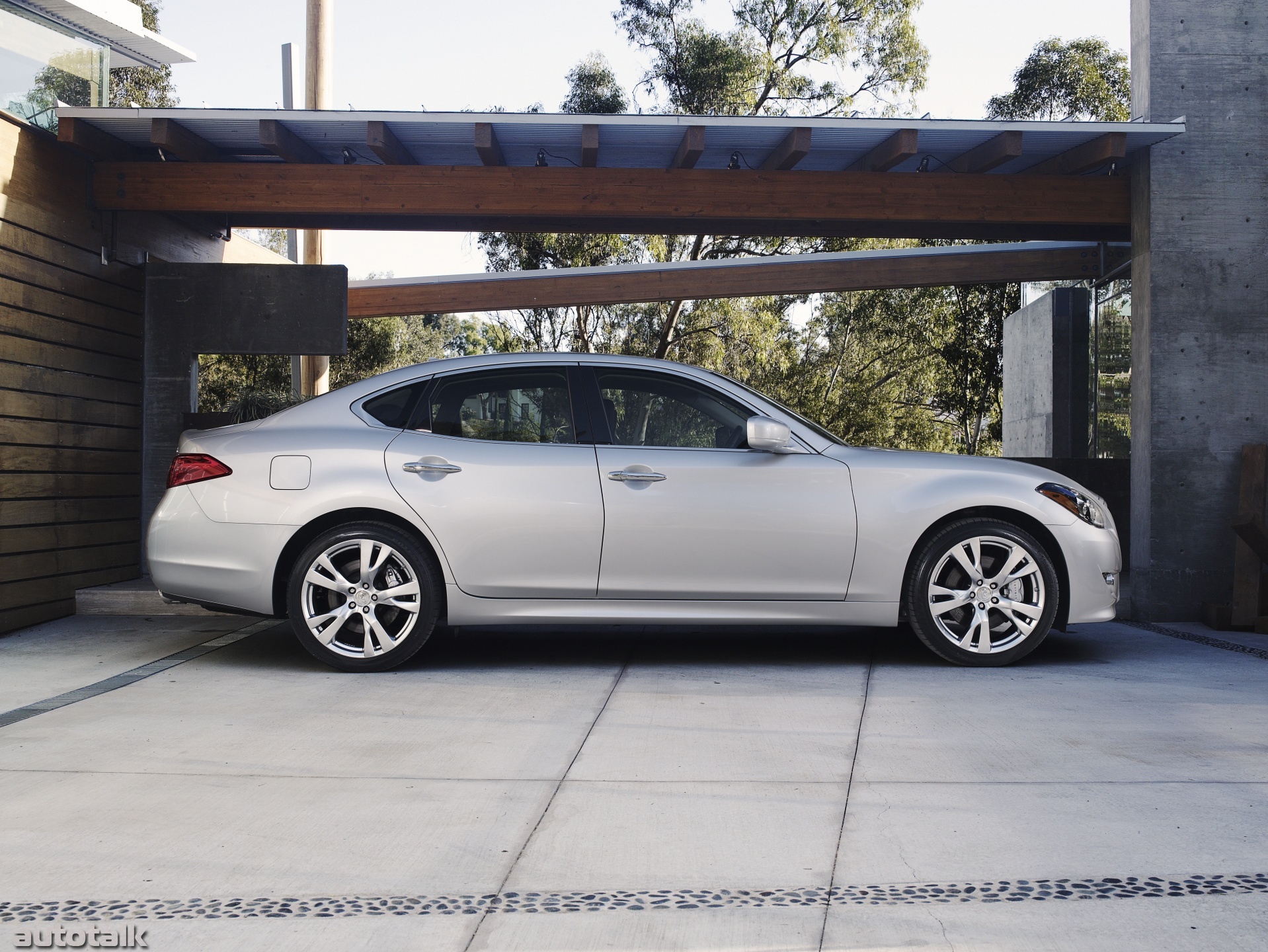 2011 Infiniti M