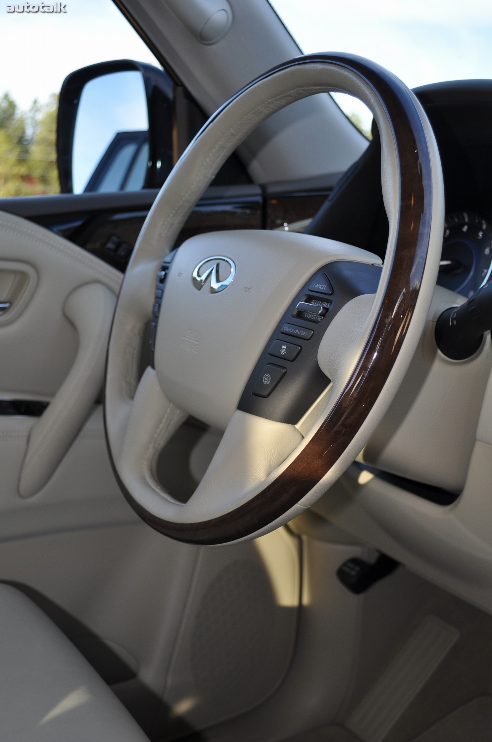 2011 Infiniti QX56 Review