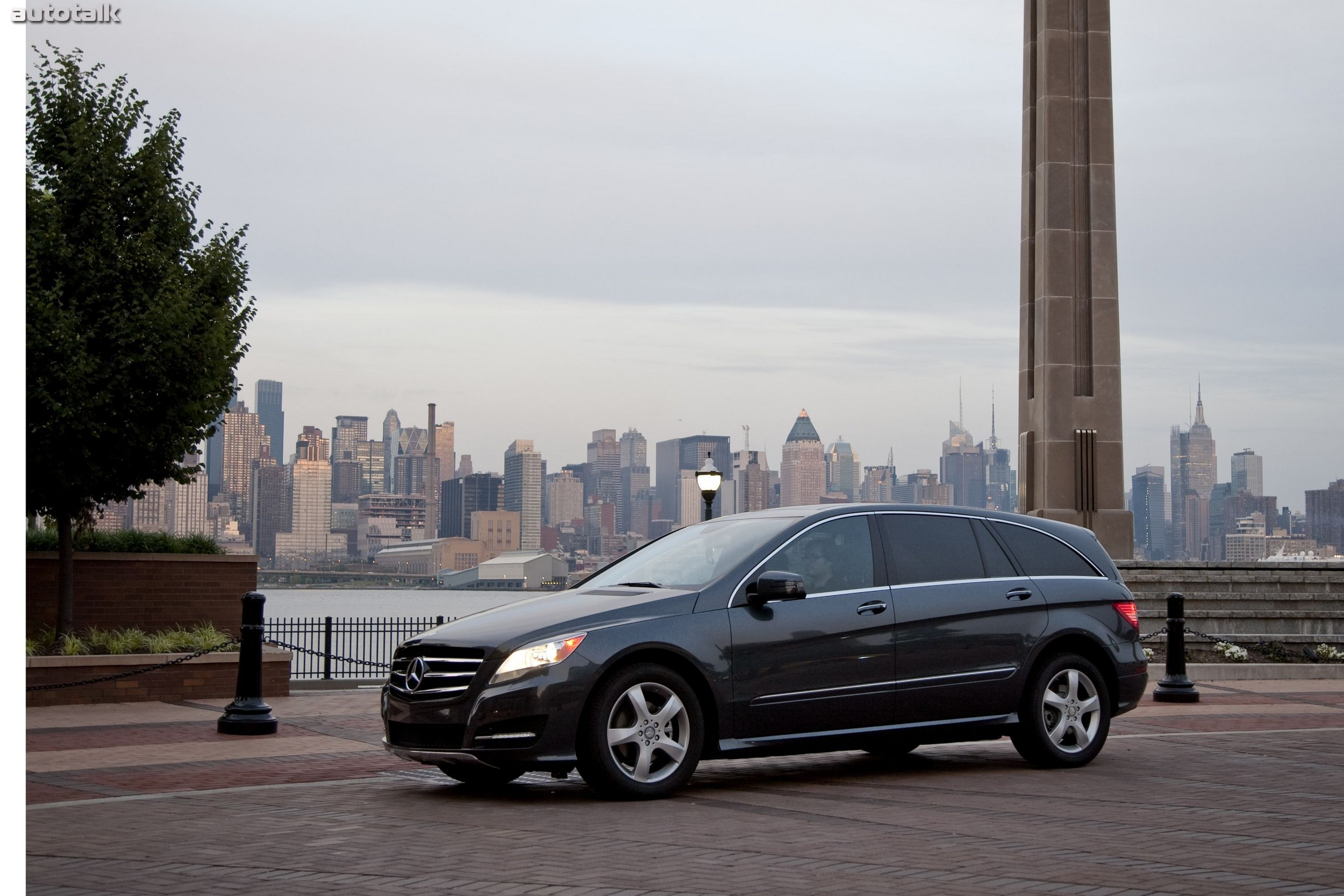 2011 Mercedes-Benz R350 4MATIC