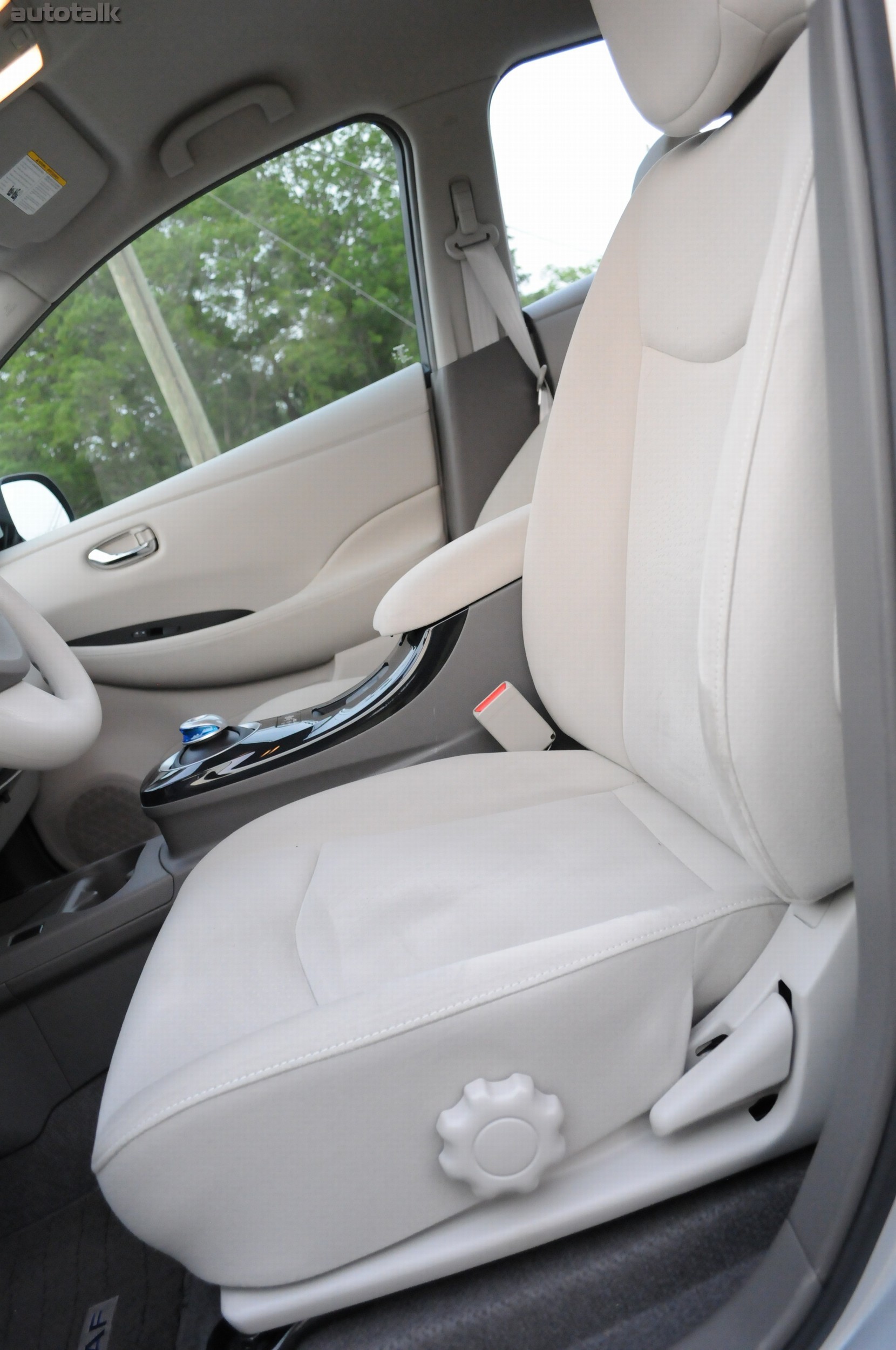 2011 Nissan Leaf Review