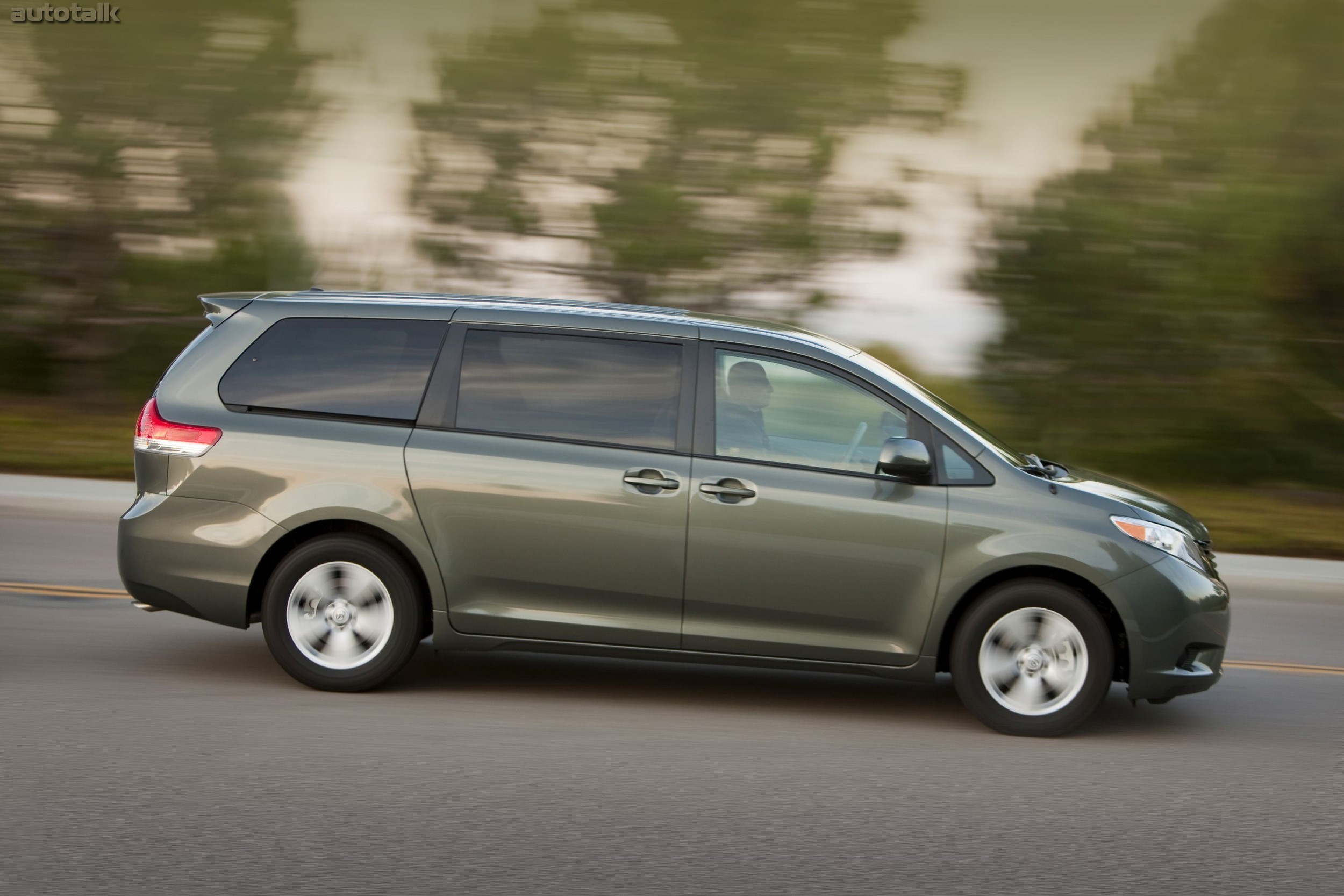 2011 Toyota Sienna LE