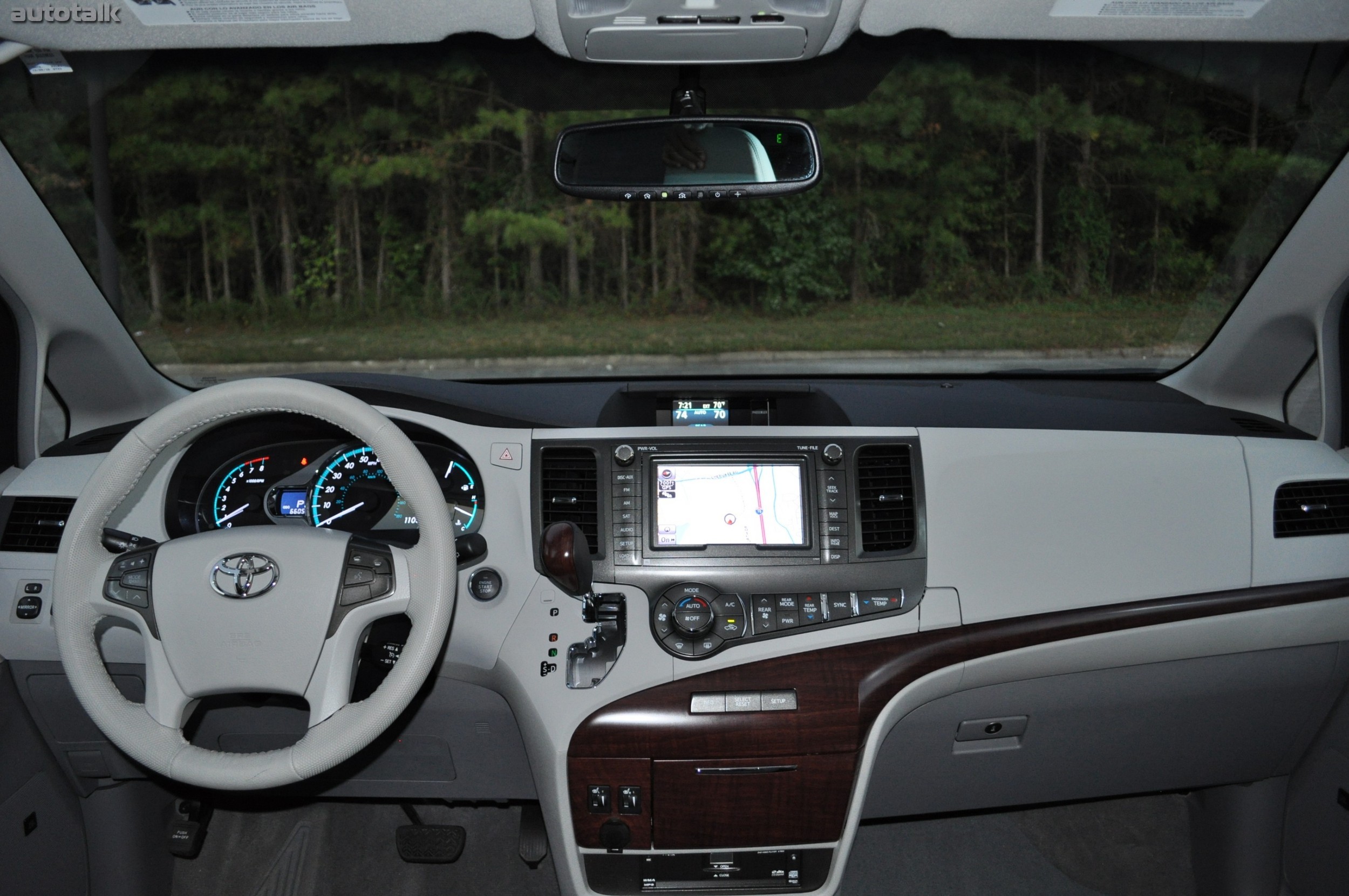 2011 Toyota Sienna Review