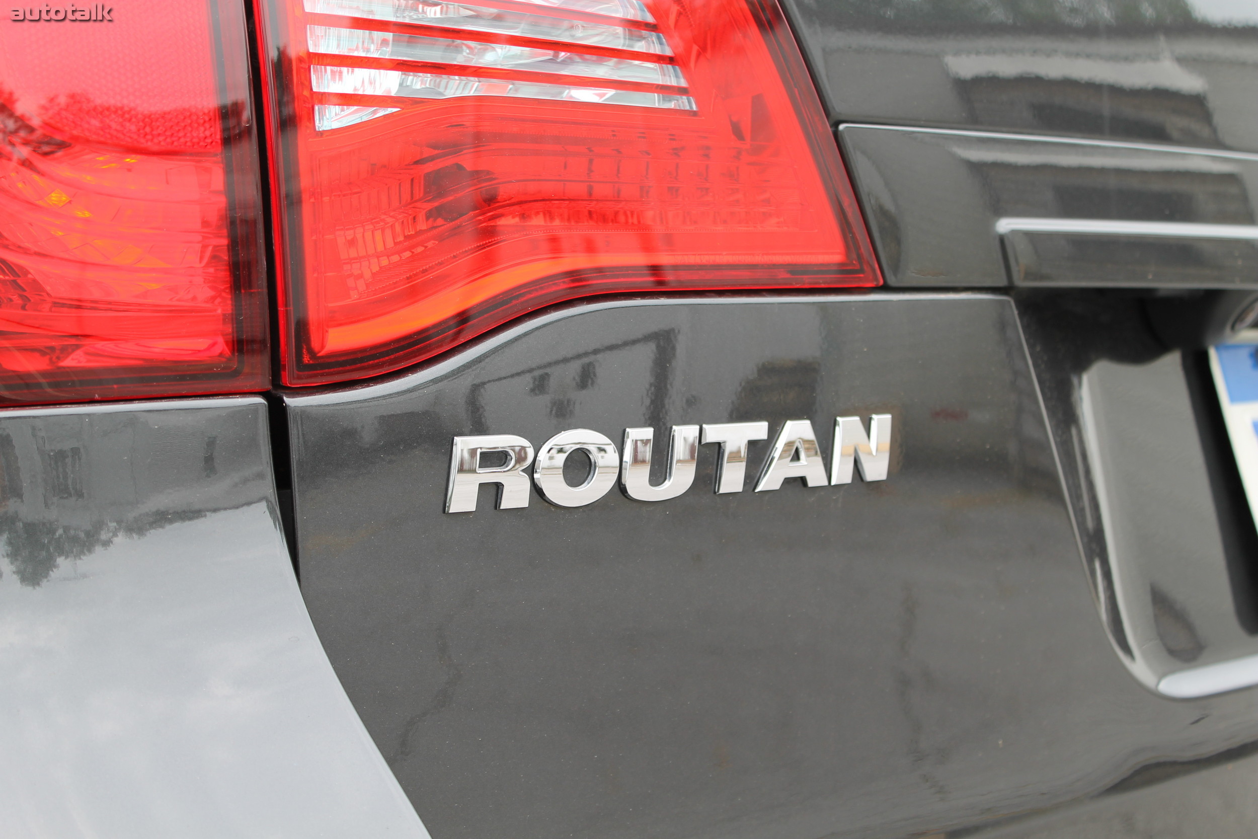 2011 Volkswagen Routan Review