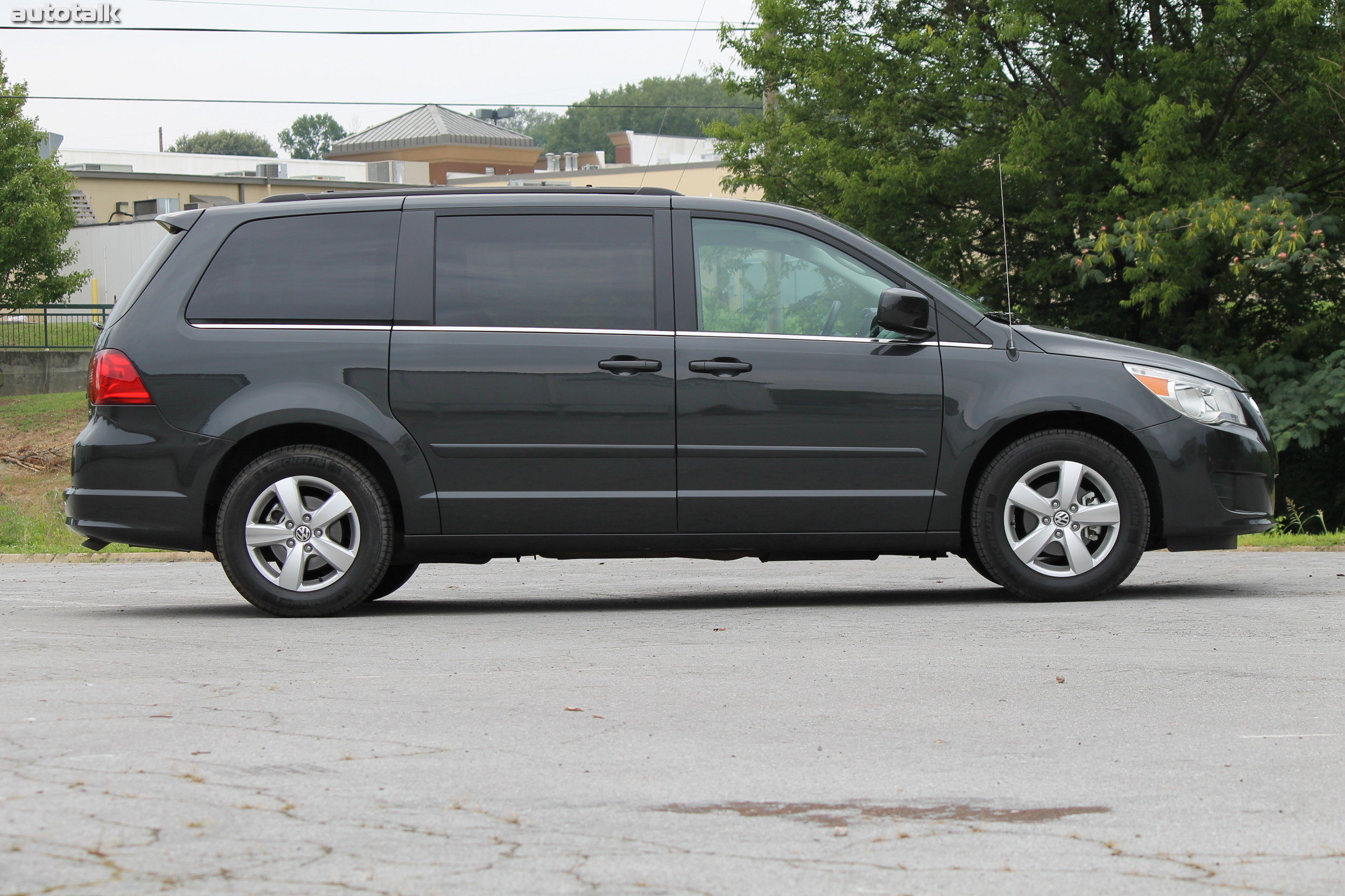 2011 Volkswagen Routan Review