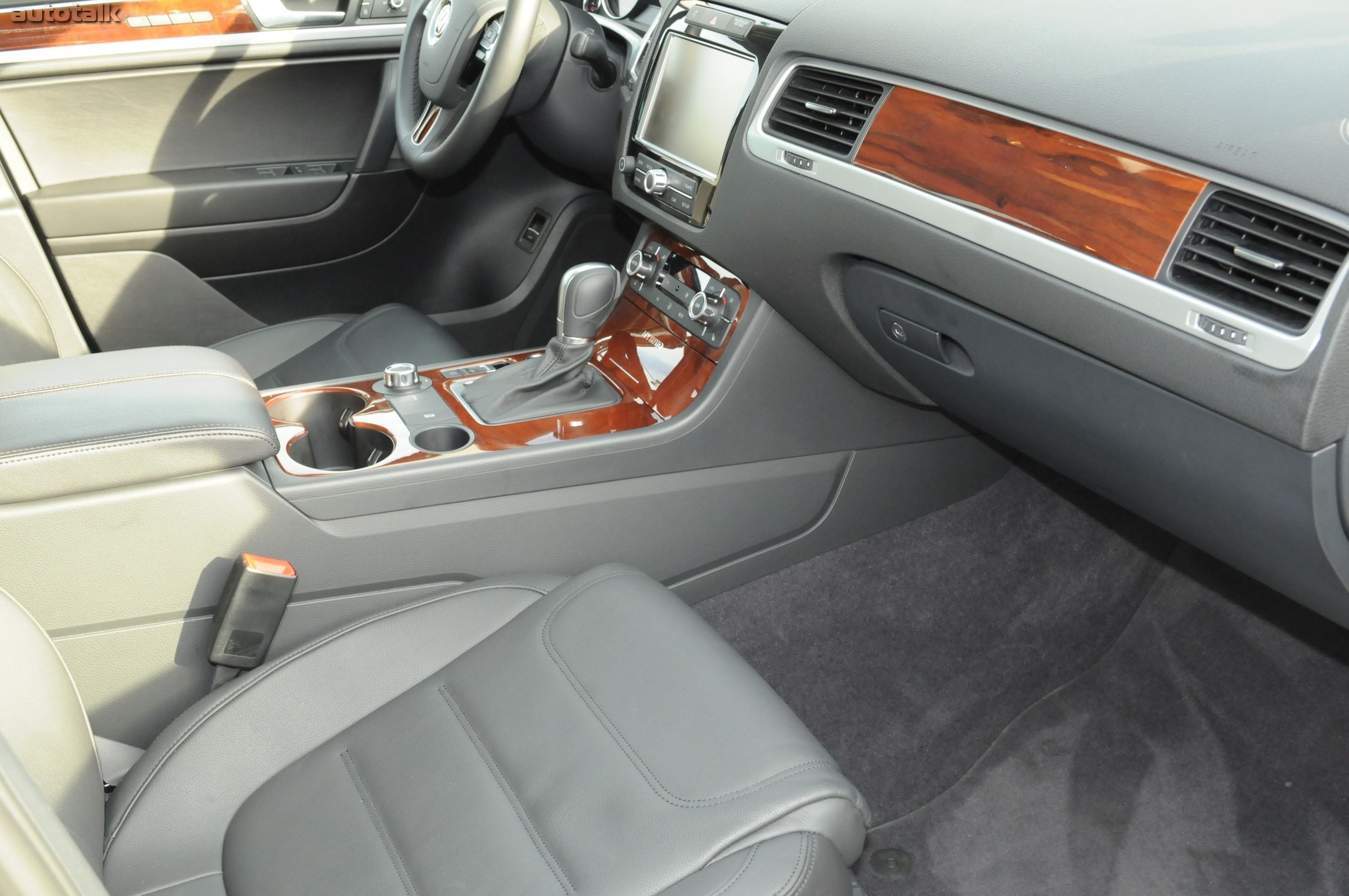 2011 Volkswagen Touareg Review