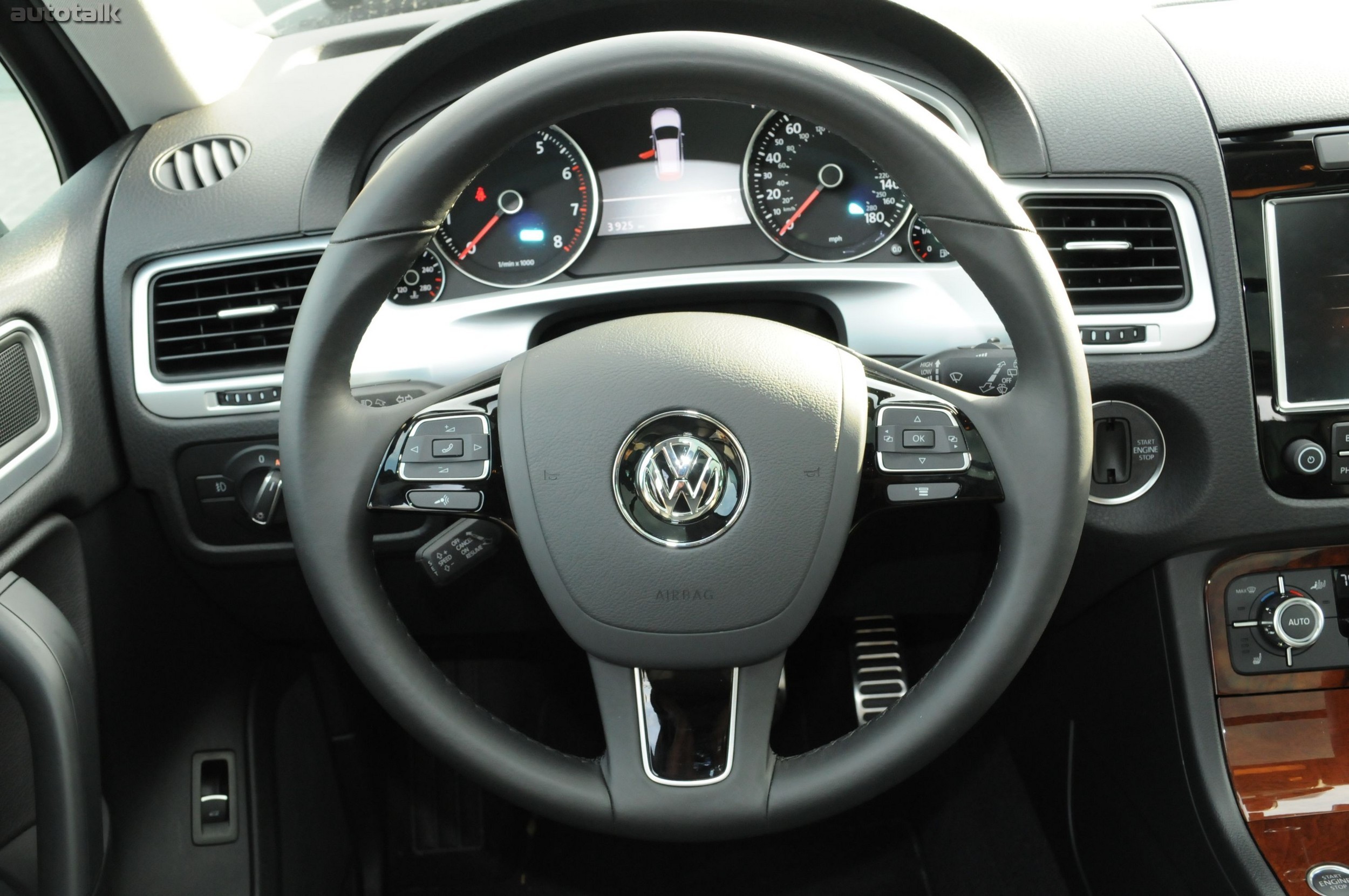 2011 Volkswagen Touareg Review