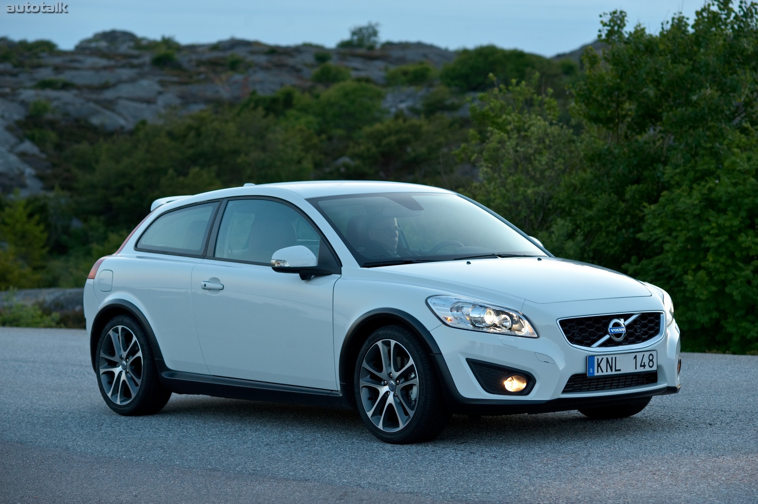 Volvo маленькая. Volvo c30 2021. Volvo c30 2.4. Volvo c30 1.6. Volvo хэтчбек c30.