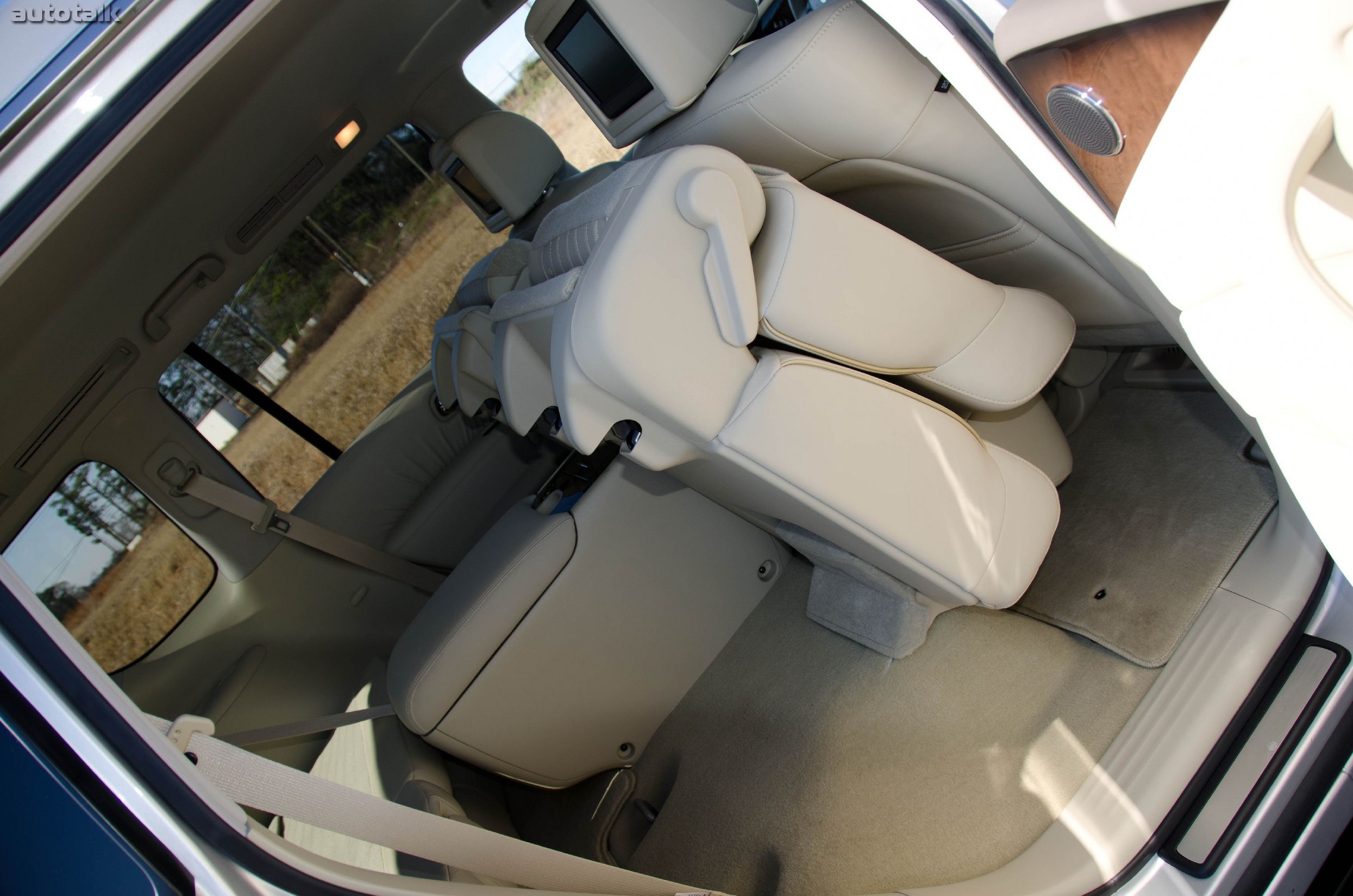 2012 Infiniti QX Review