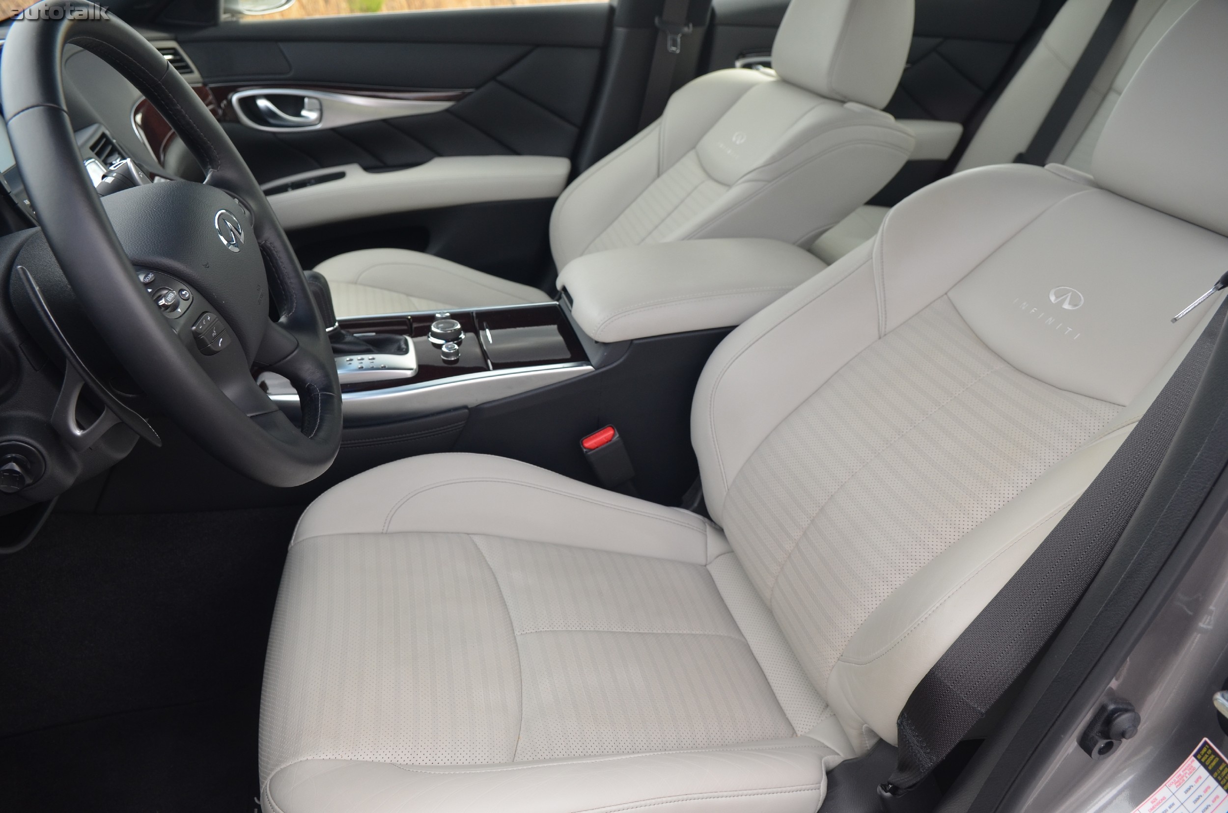 2013 Infiniti M56 Review