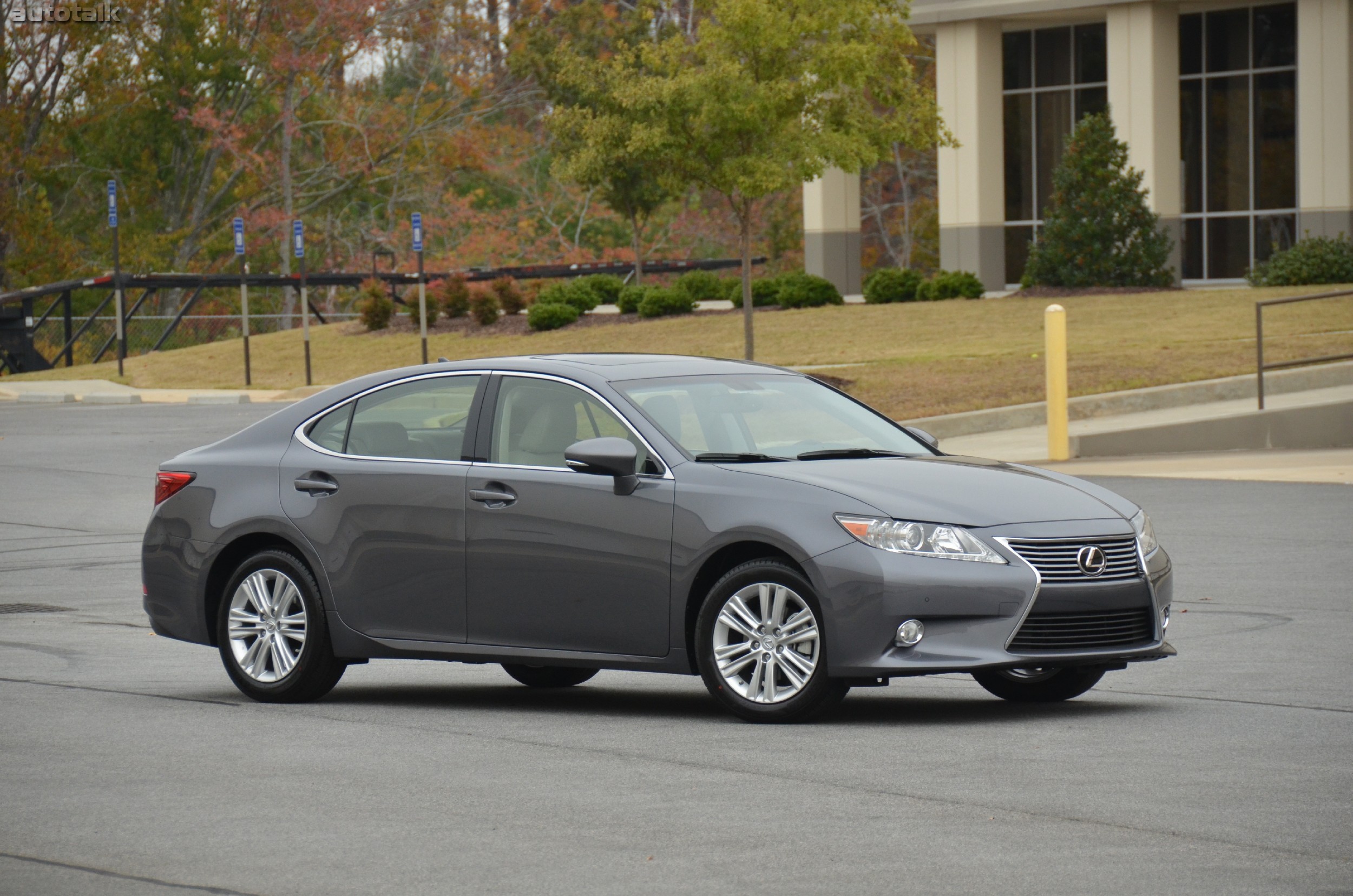 2013 Lexus ES 350 Review