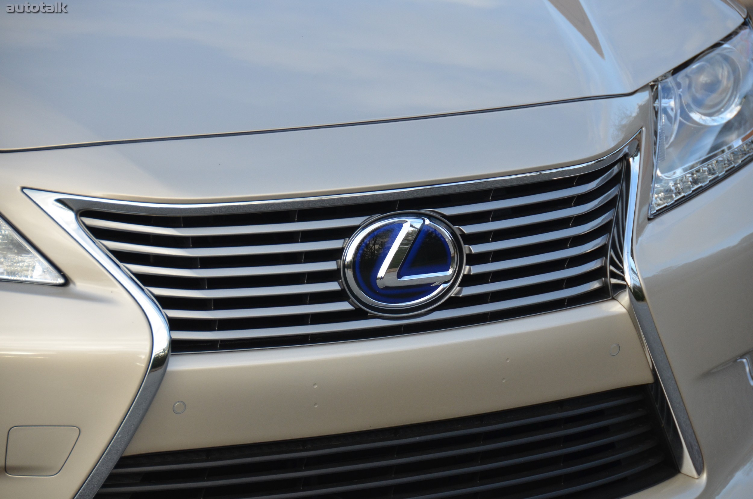 2013 Lexus ES Hybrid Review