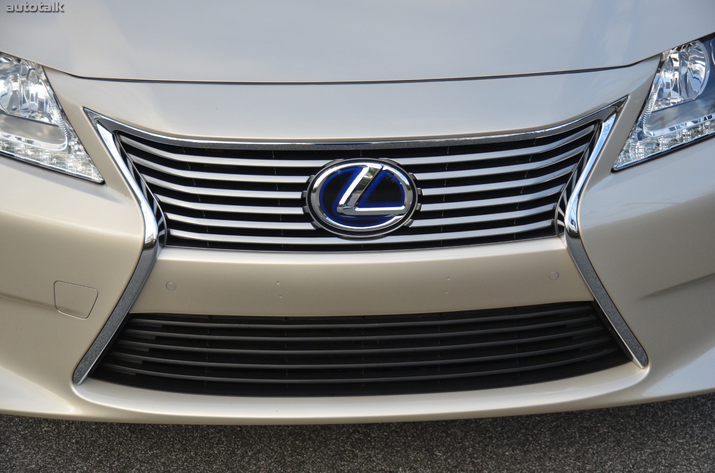 2013 Lexus ES Hybrid Review