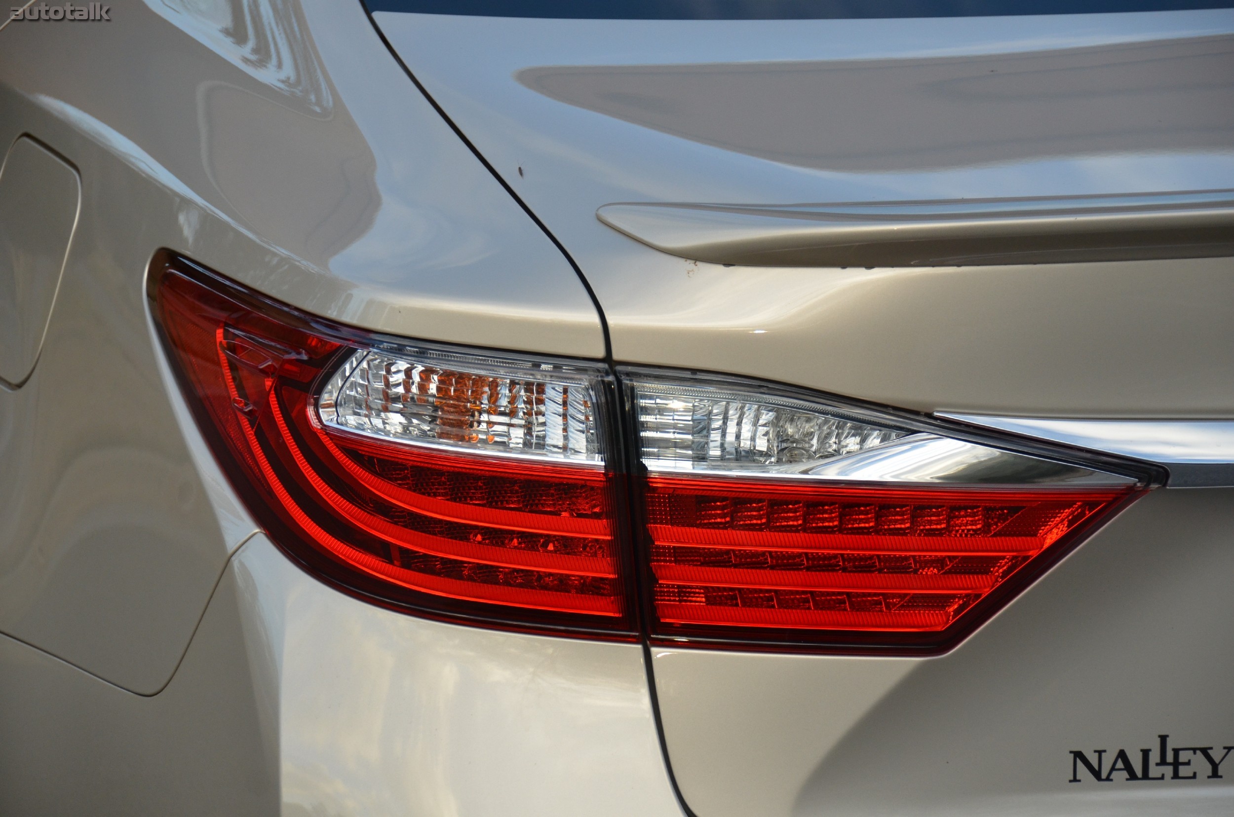 2013 Lexus ES Hybrid Review