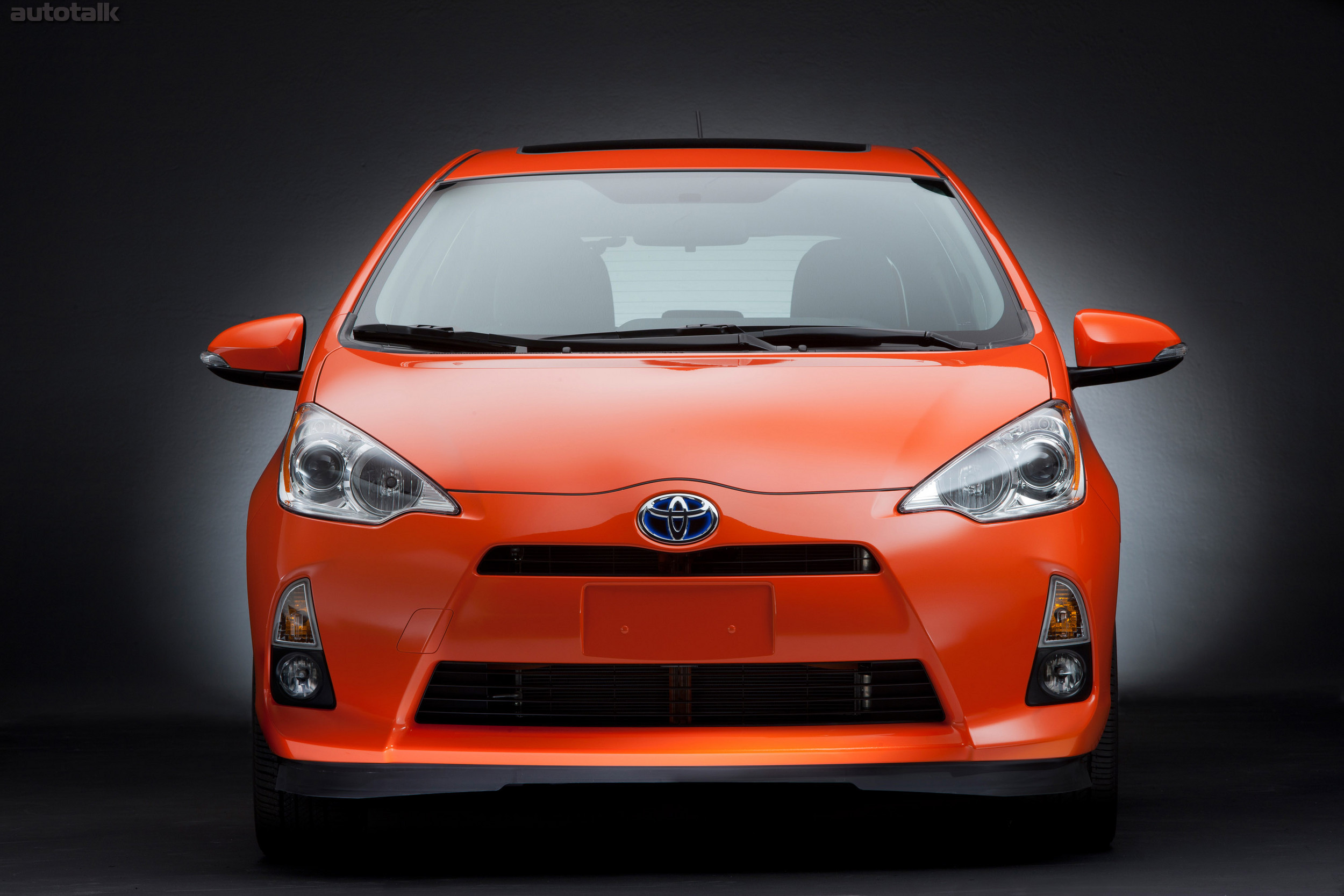 Toyota prius c. Toyota Prius c 2013. Toyota Prius 2012. Toyota Prius c 2012.