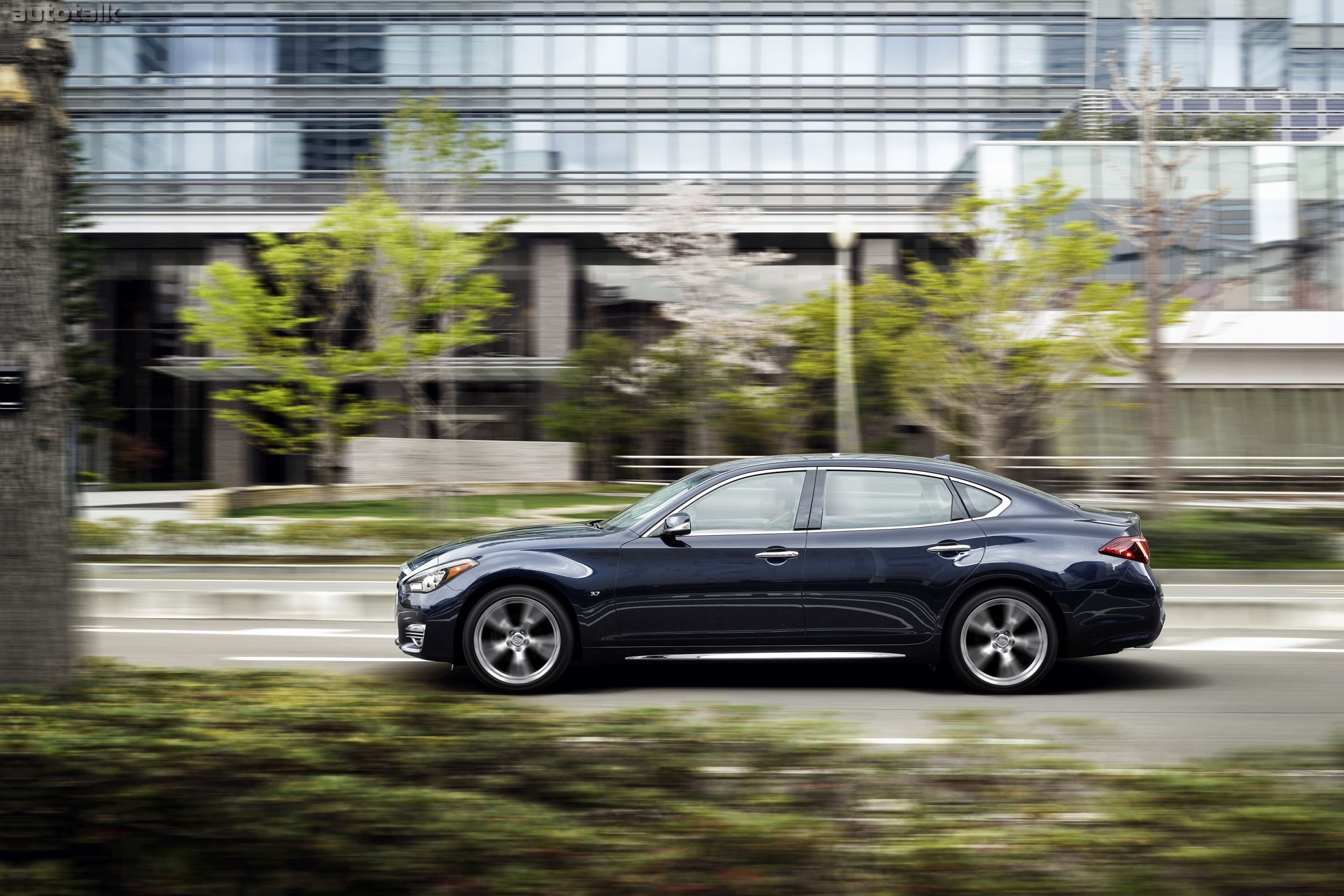 2015 Infiniti Q70L