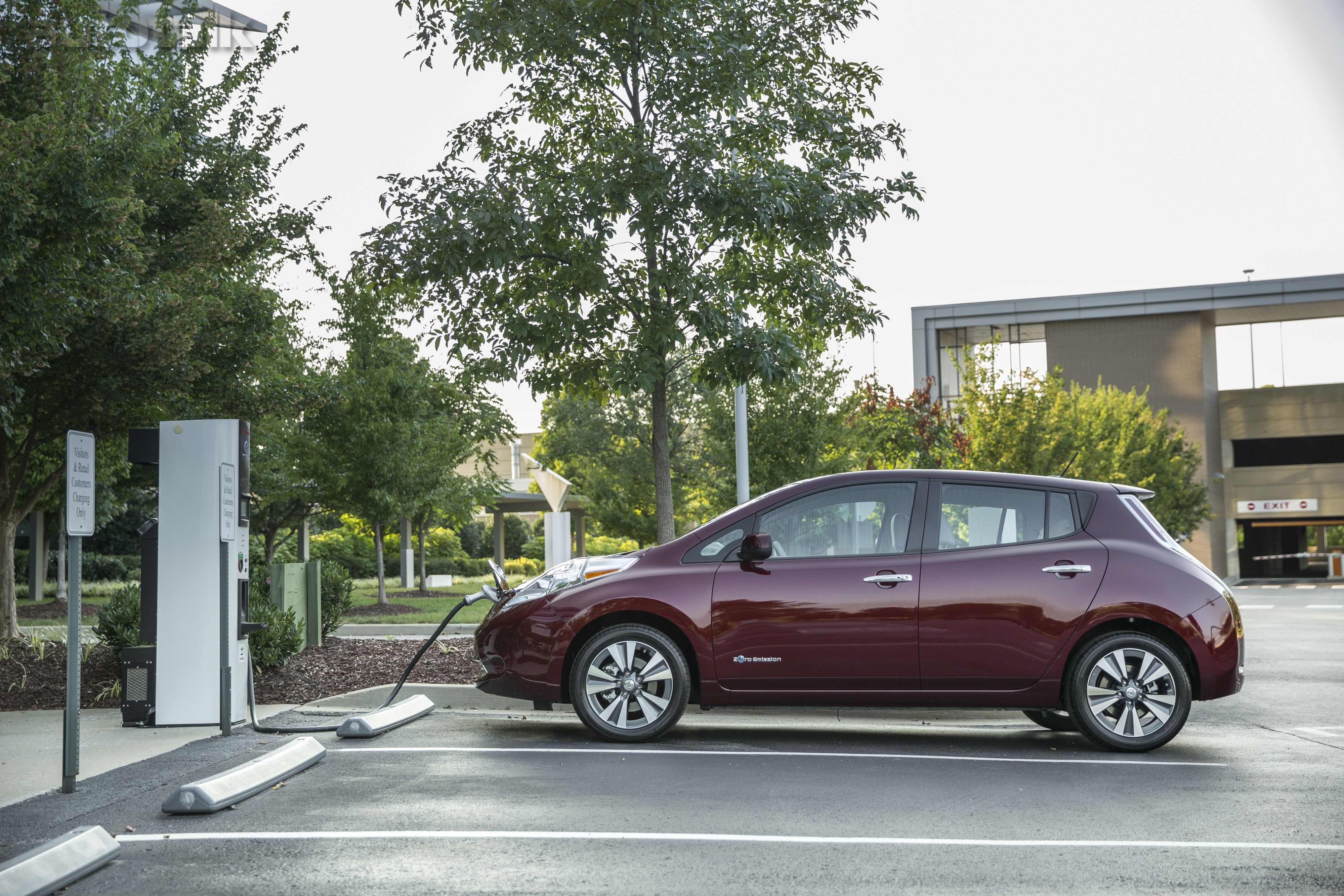 2016 Nissan LEAF