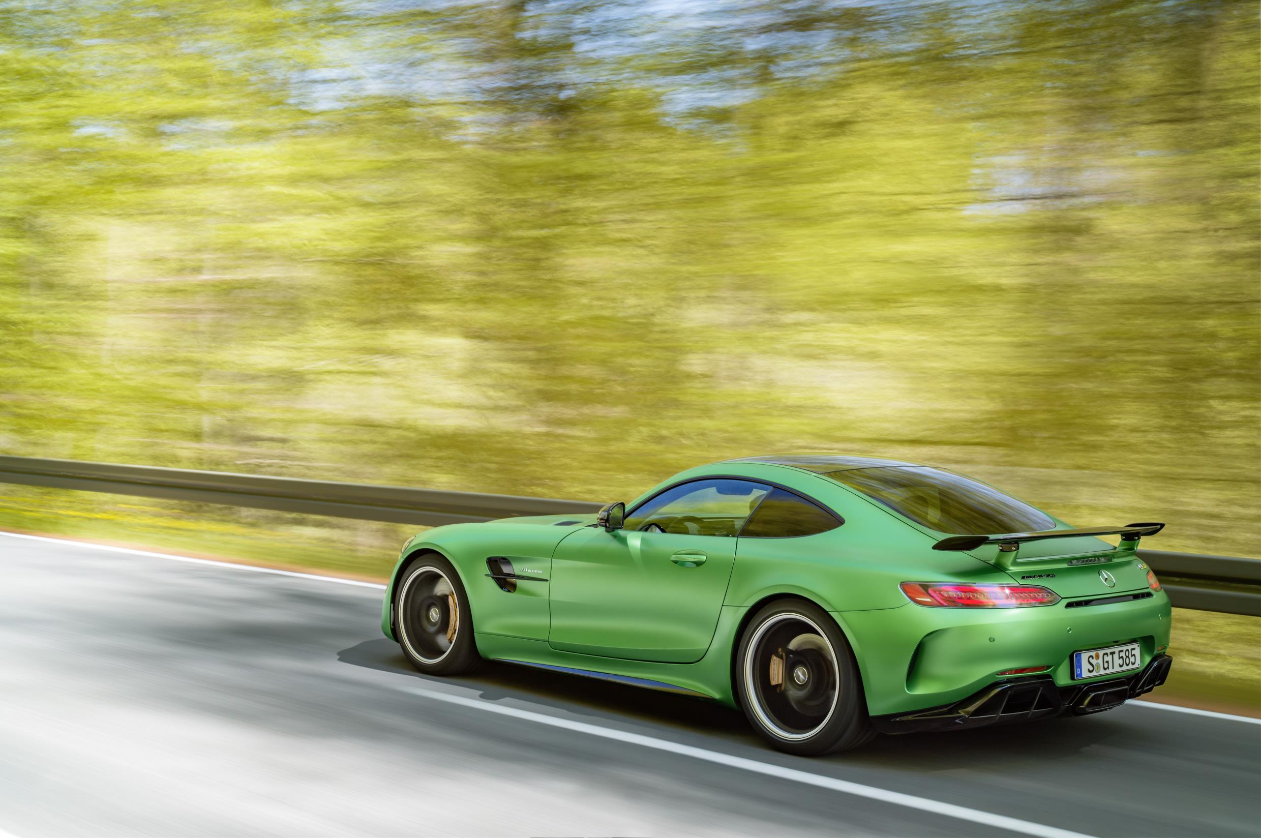 2017 Mercedes-AMG GT R