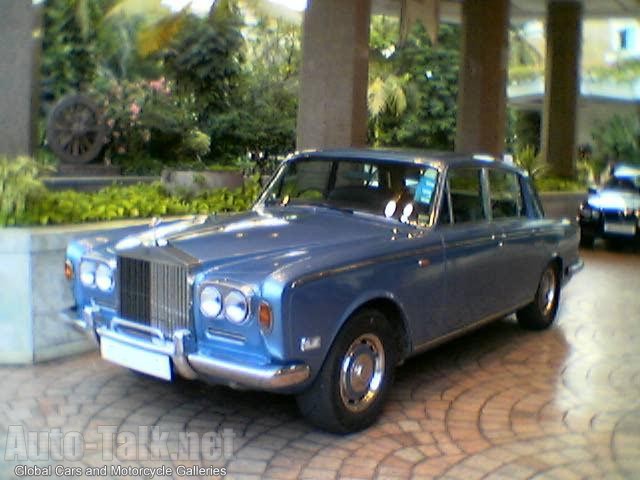 Bentleys and Rolls Royces on Indian Streets