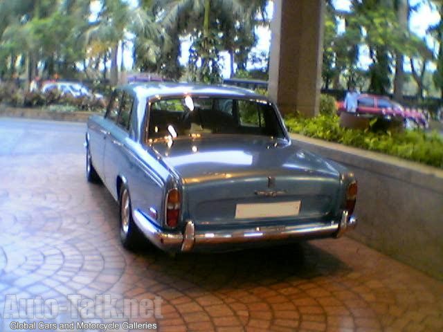 Bentleys and Rolls Royces on Indian Streets